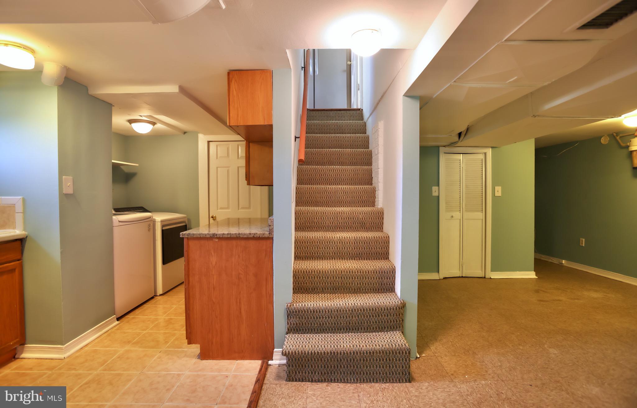 HAMPSHIRE KNOLLS - Residential