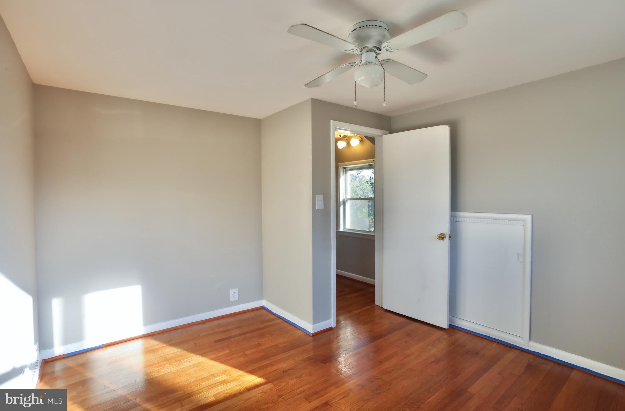 HAMPSHIRE KNOLLS - Residential