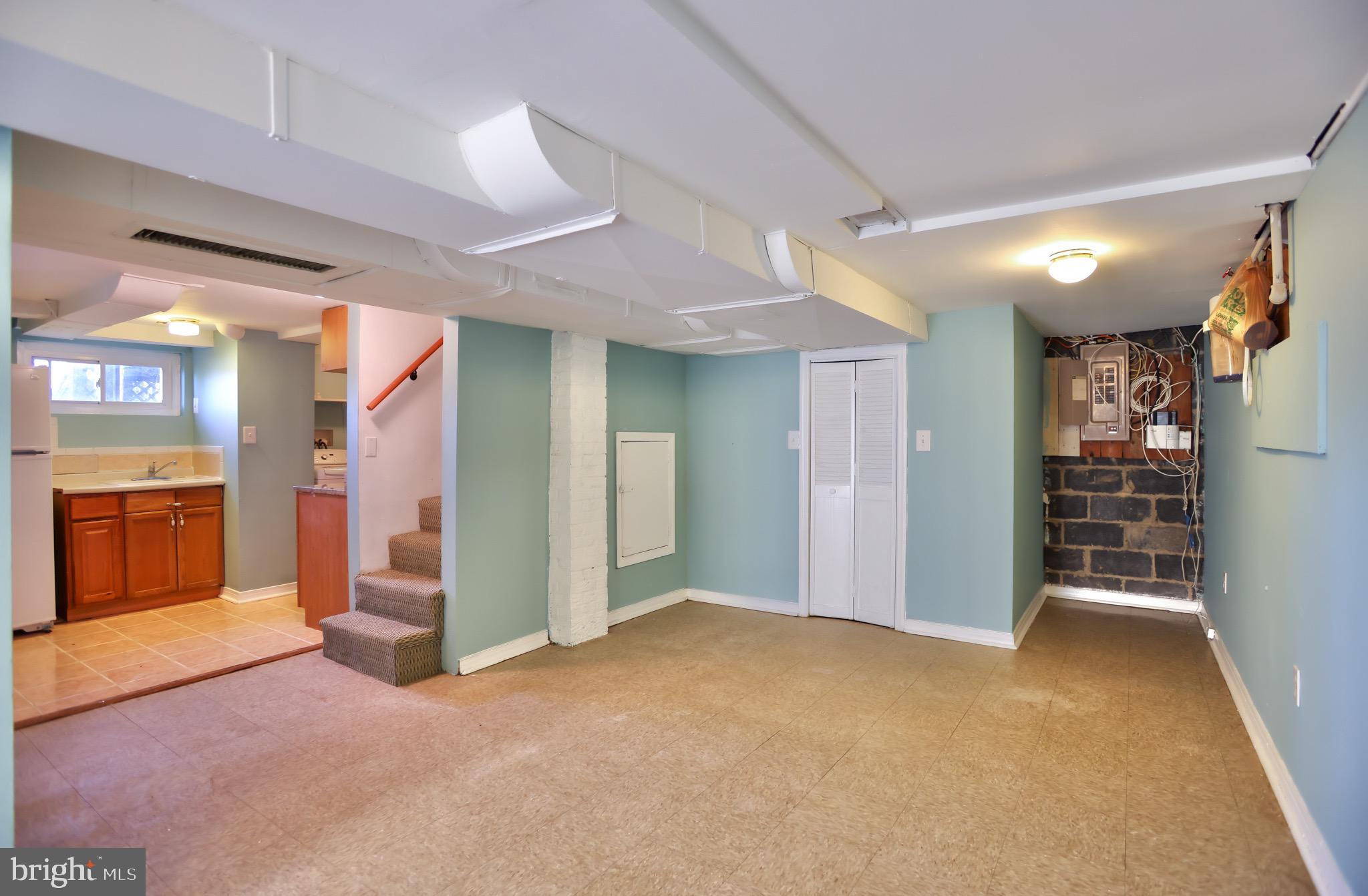 HAMPSHIRE KNOLLS - Residential