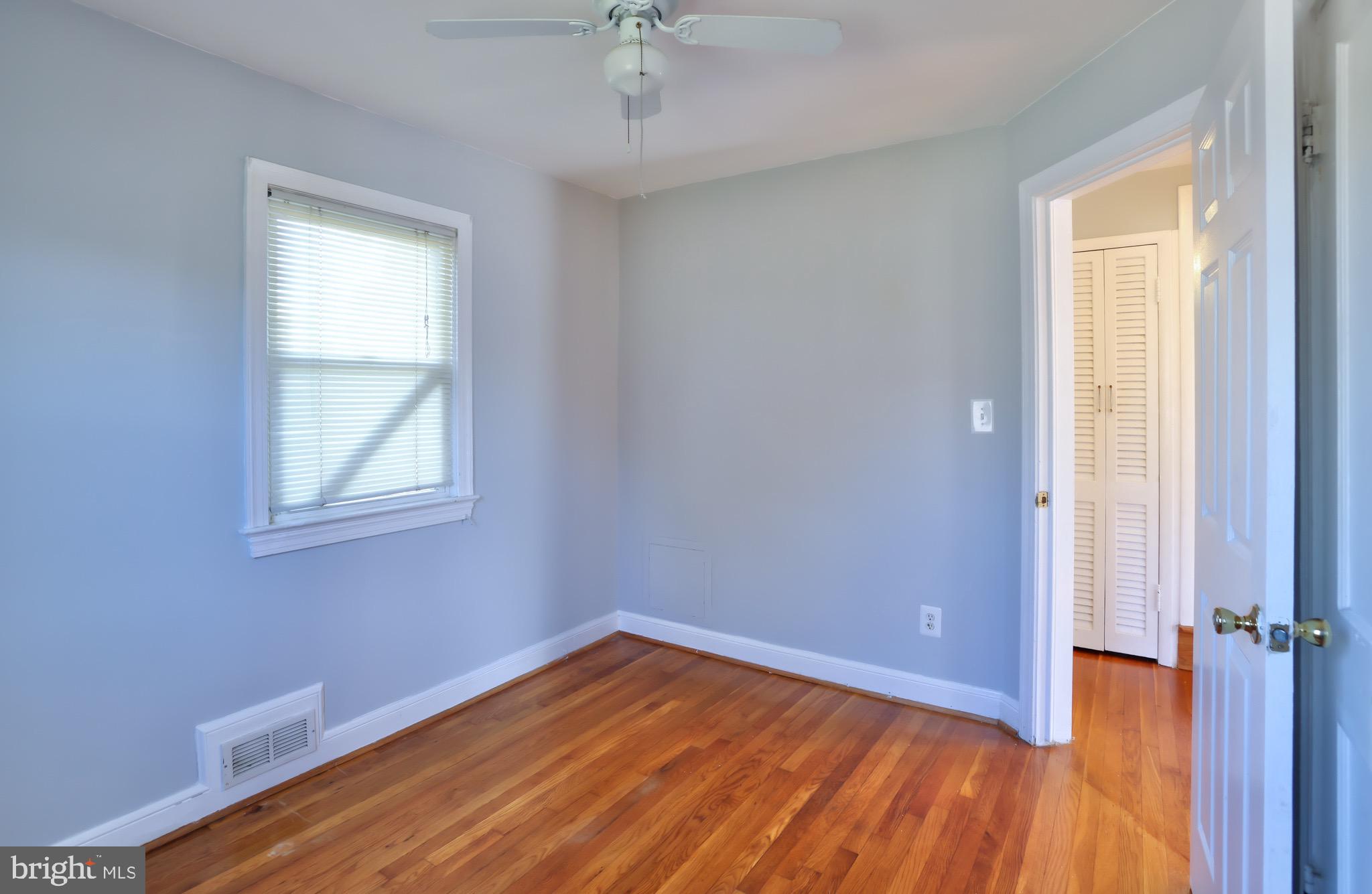 HAMPSHIRE KNOLLS - Residential