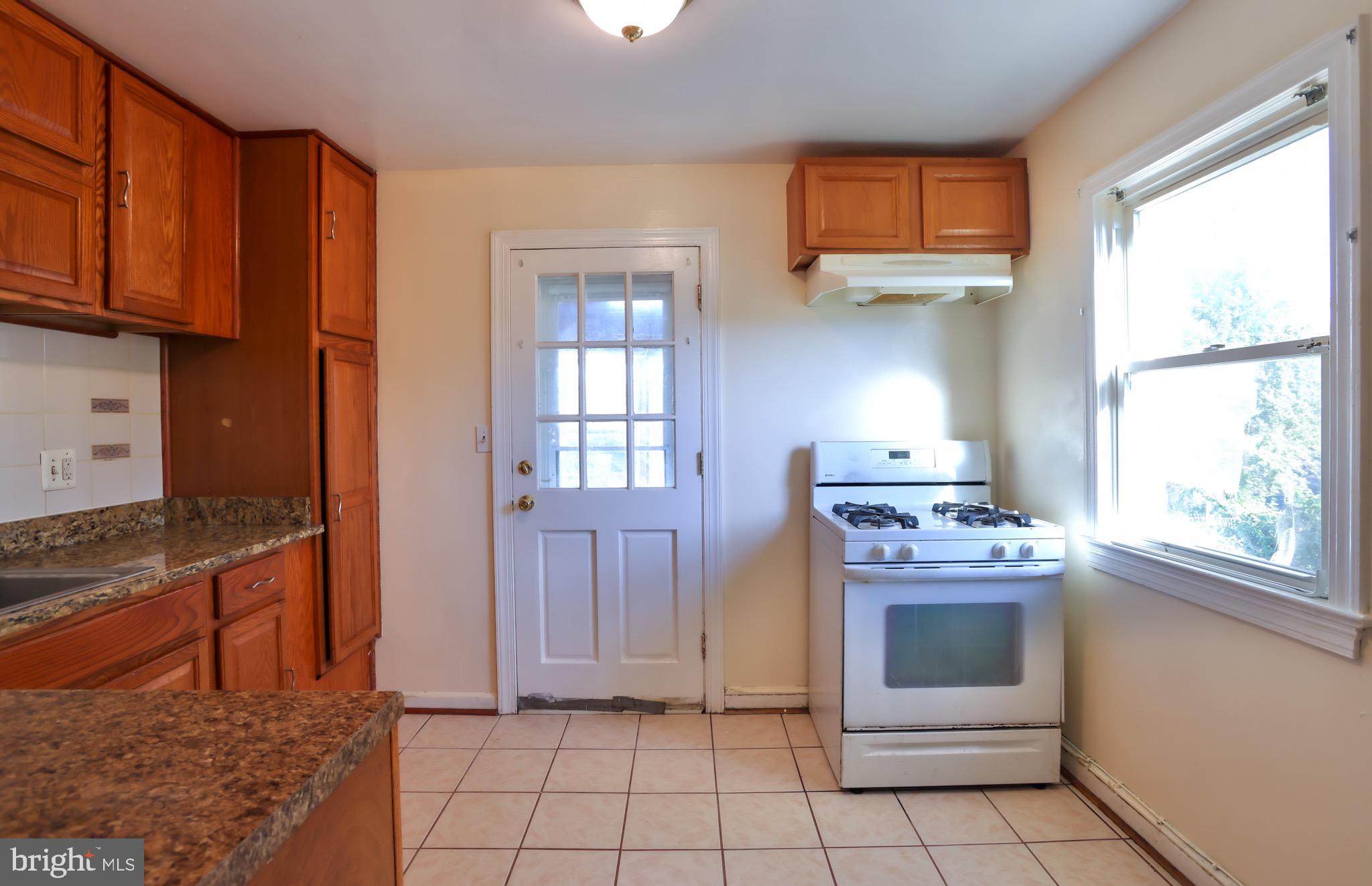 HAMPSHIRE KNOLLS - Residential