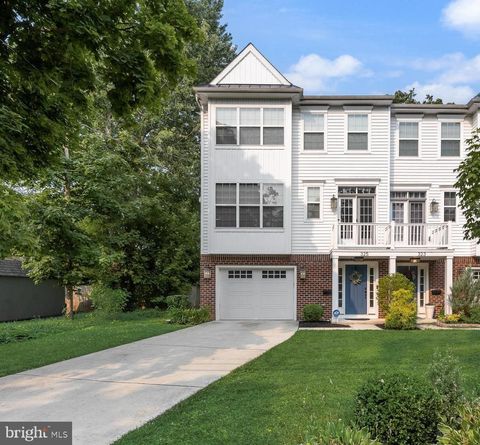 Townhouse For Sale - 325 N Washington Avenue<br/> MOORESTOWN, NJ 08057