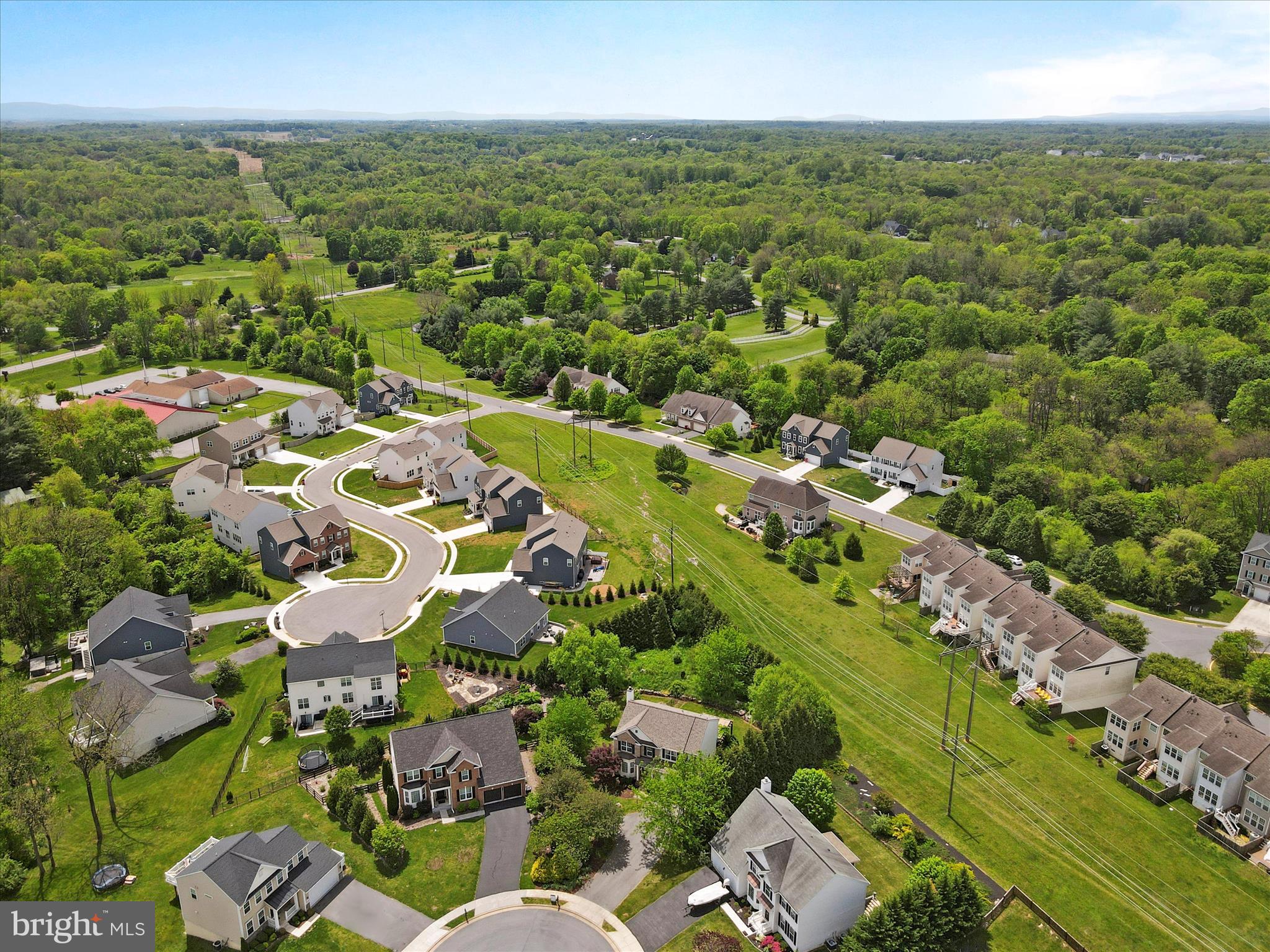 COLONIAL HILLS - Residential