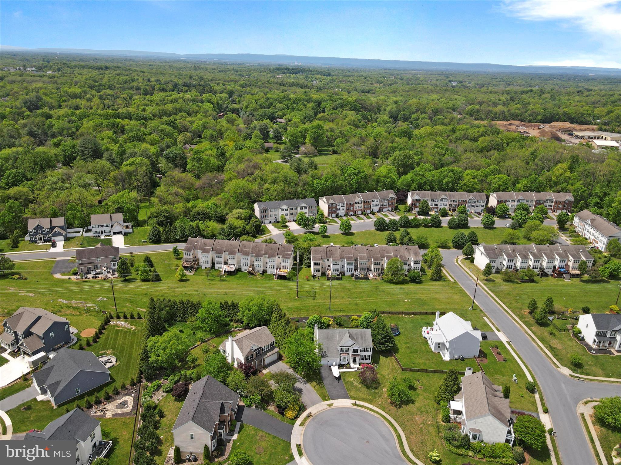 COLONIAL HILLS - Residential