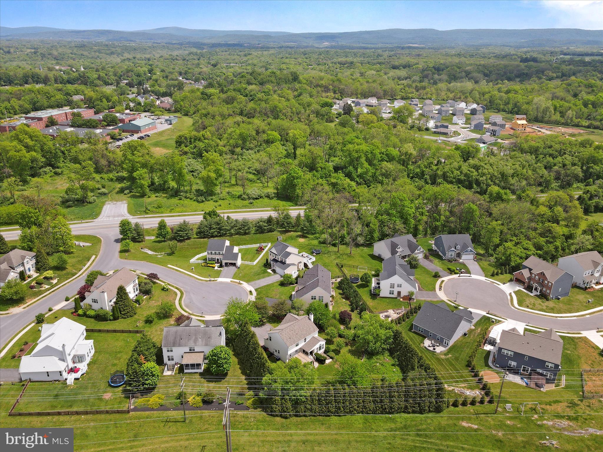 COLONIAL HILLS - Residential