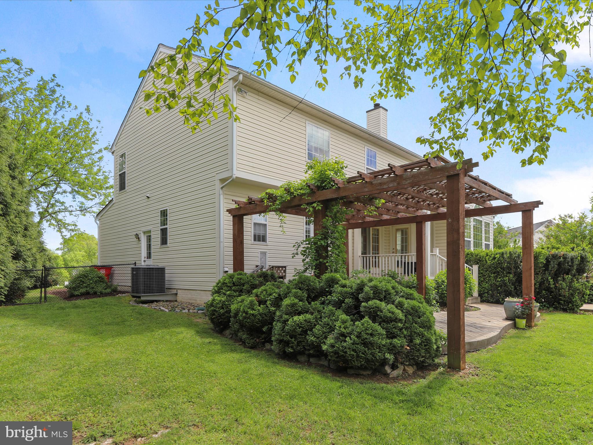 COLONIAL HILLS - Residential