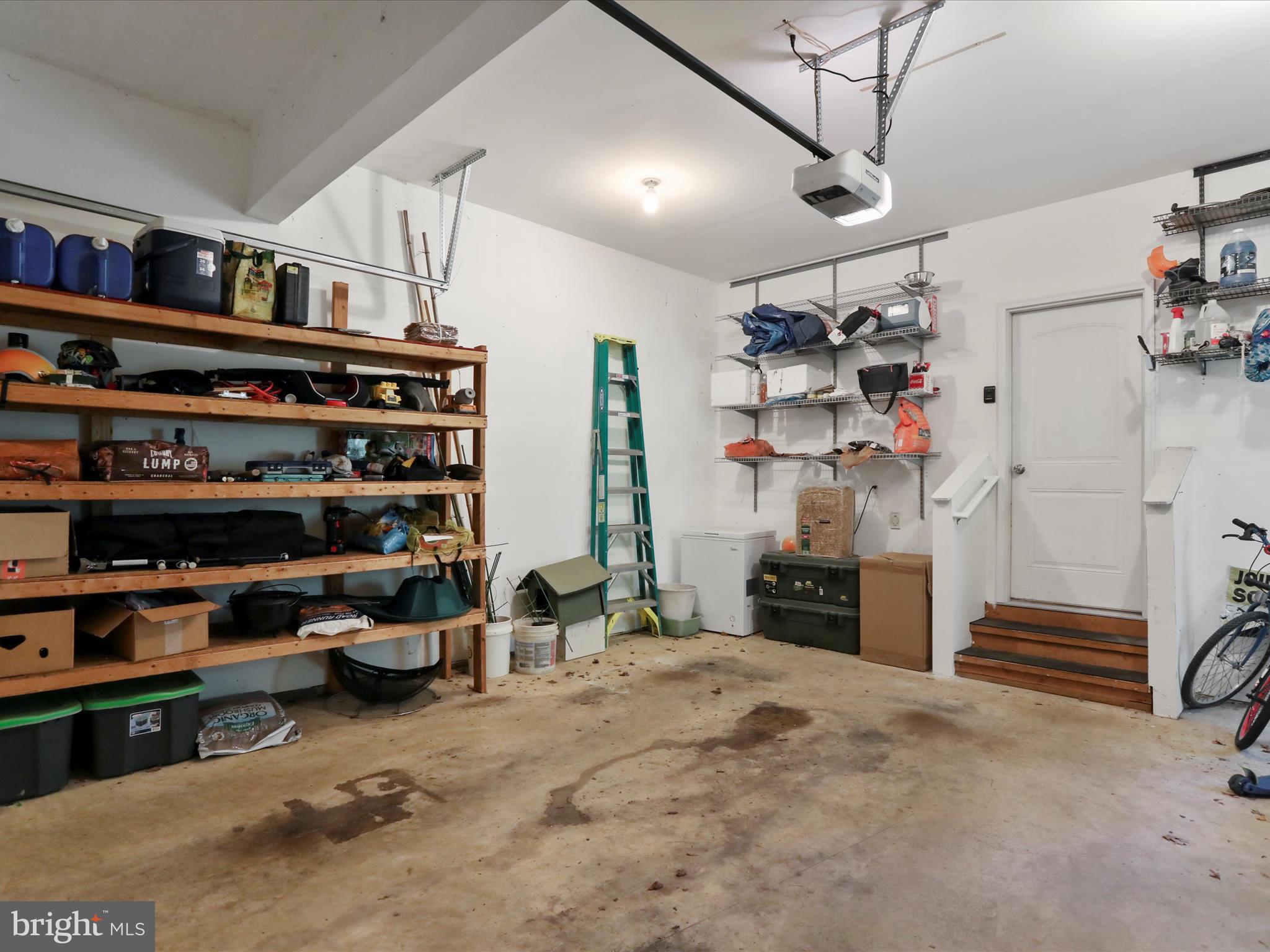 COLONIAL HILLS - Residential