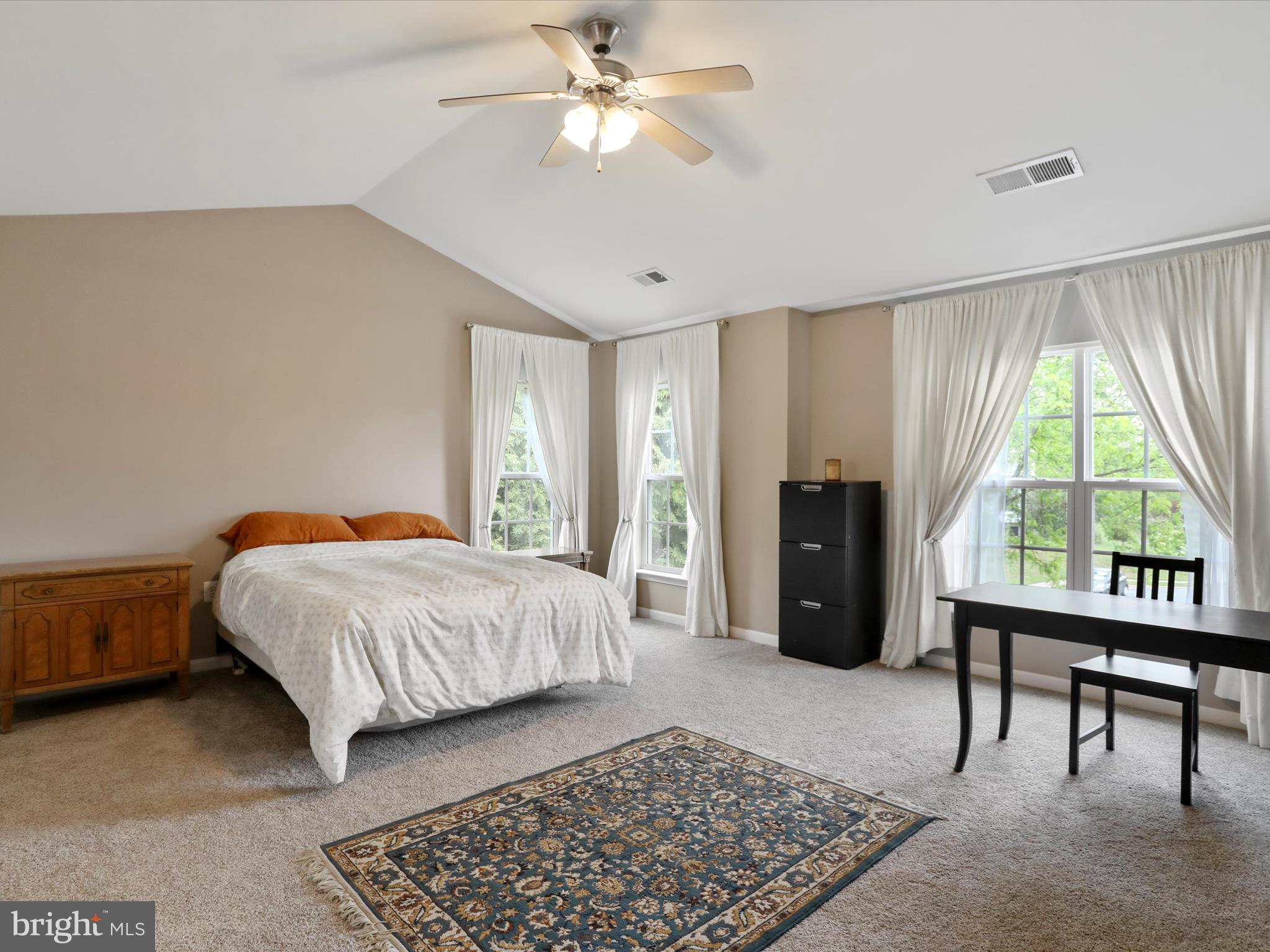 COLONIAL HILLS - Residential