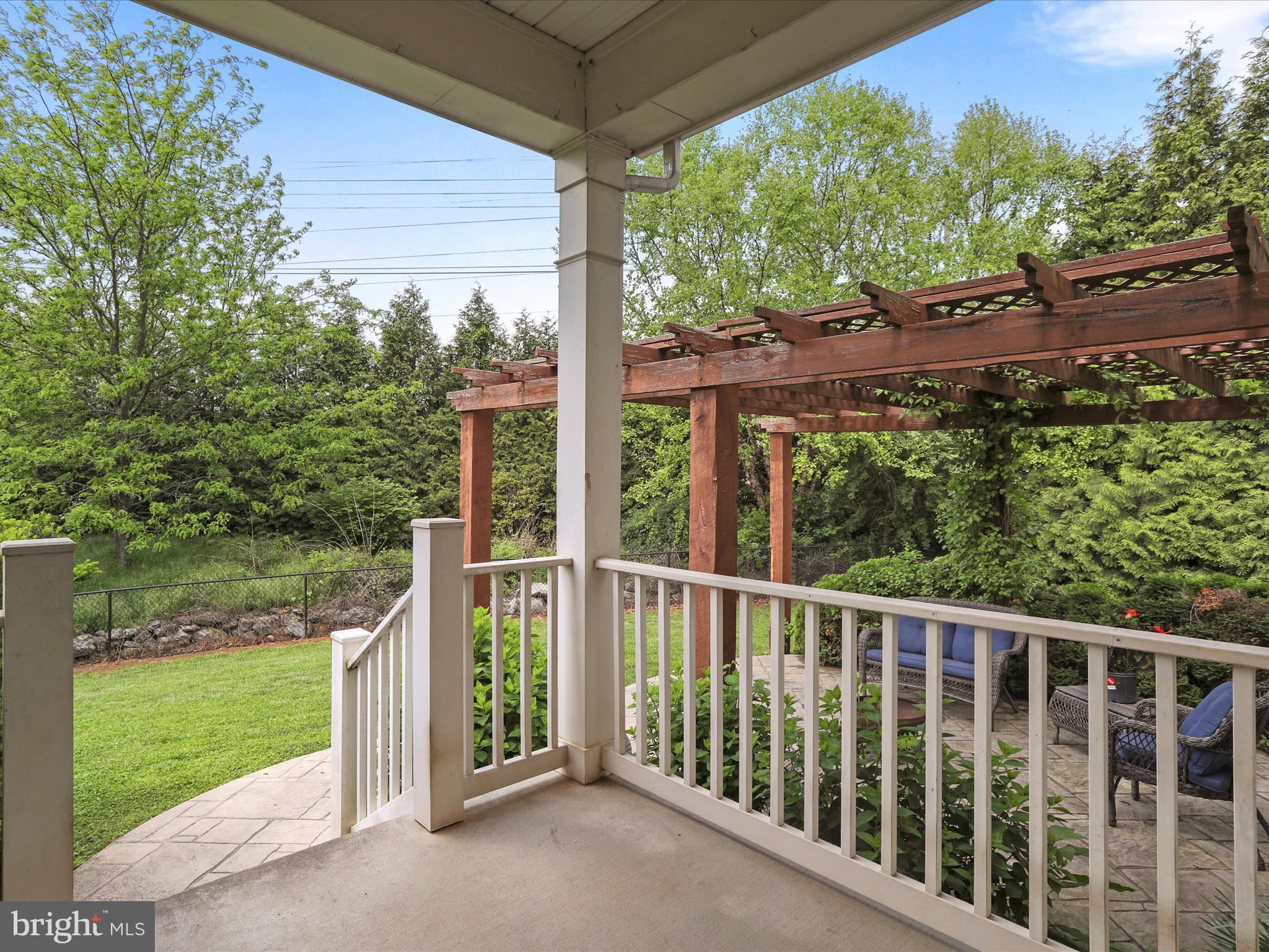 COLONIAL HILLS - Residential