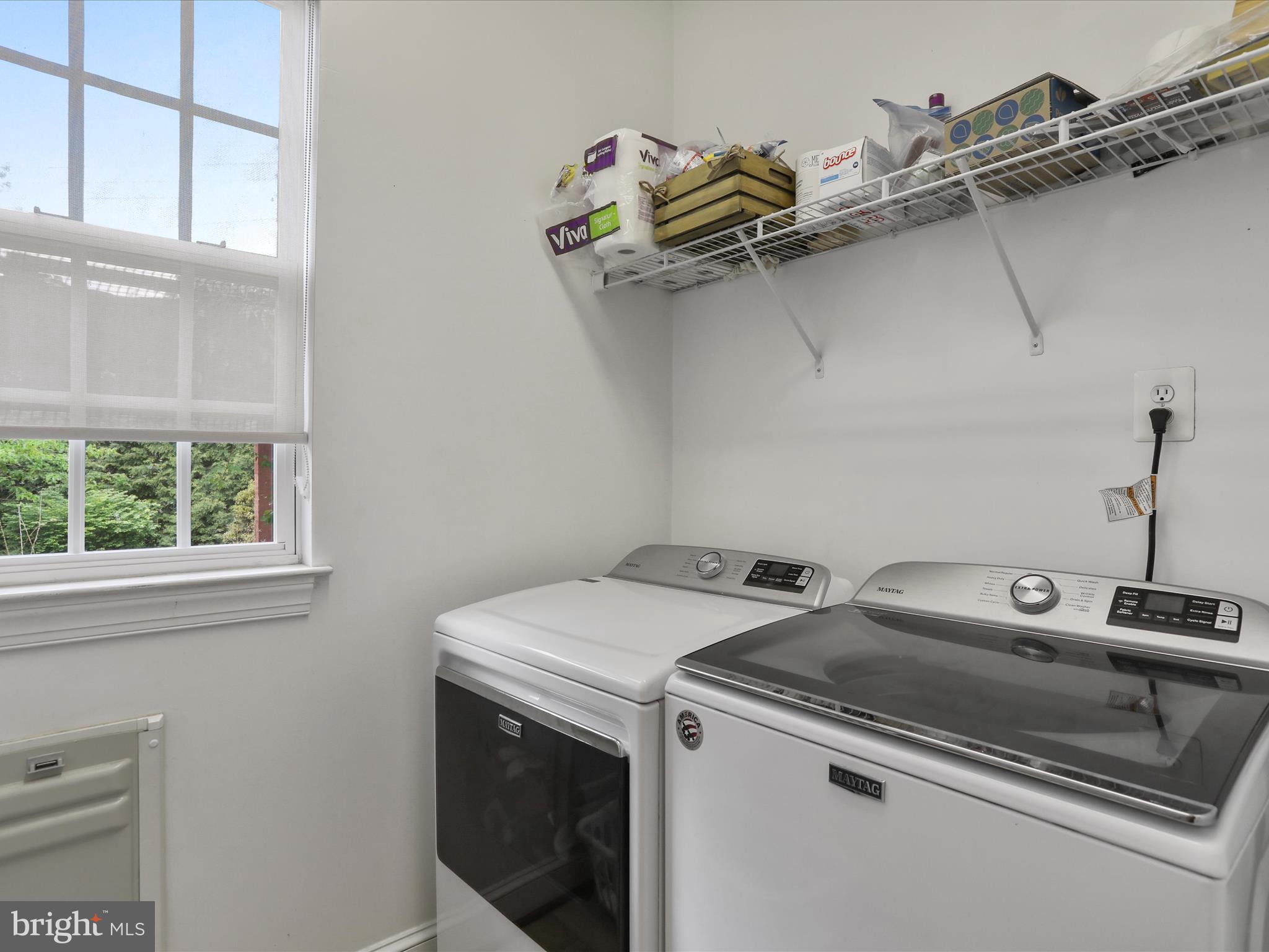 COLONIAL HILLS - Residential