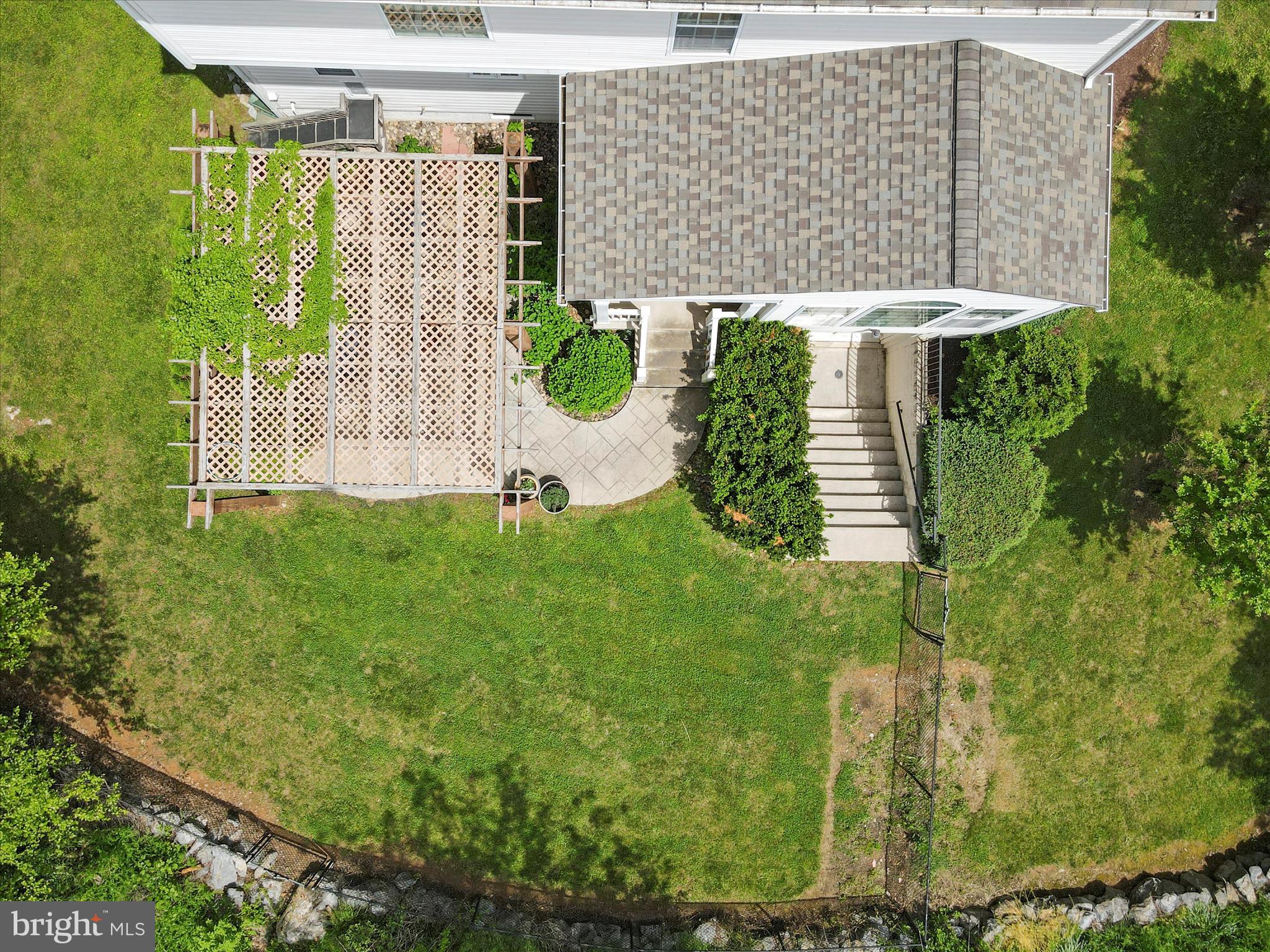 COLONIAL HILLS - Residential