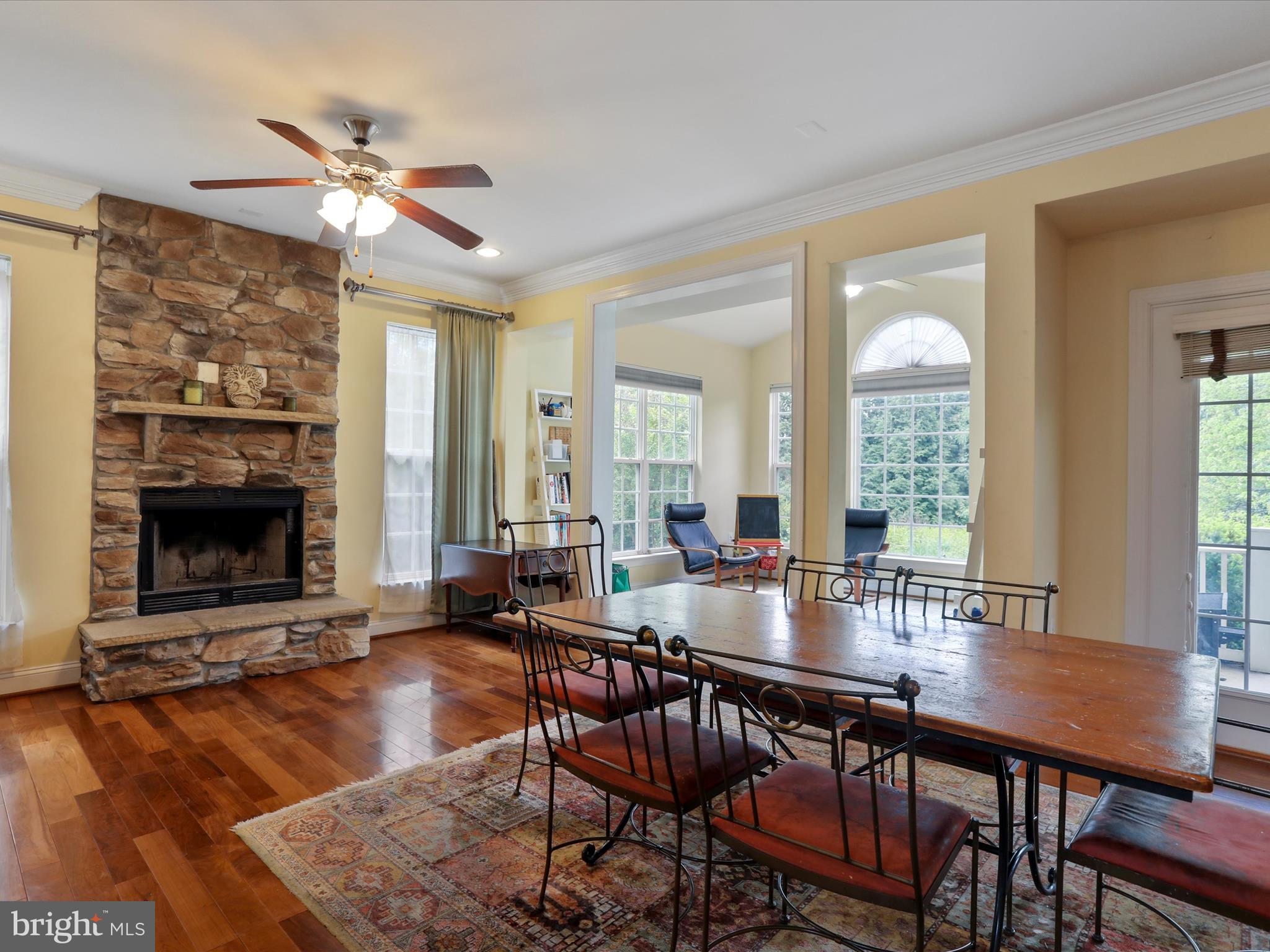 COLONIAL HILLS - Residential