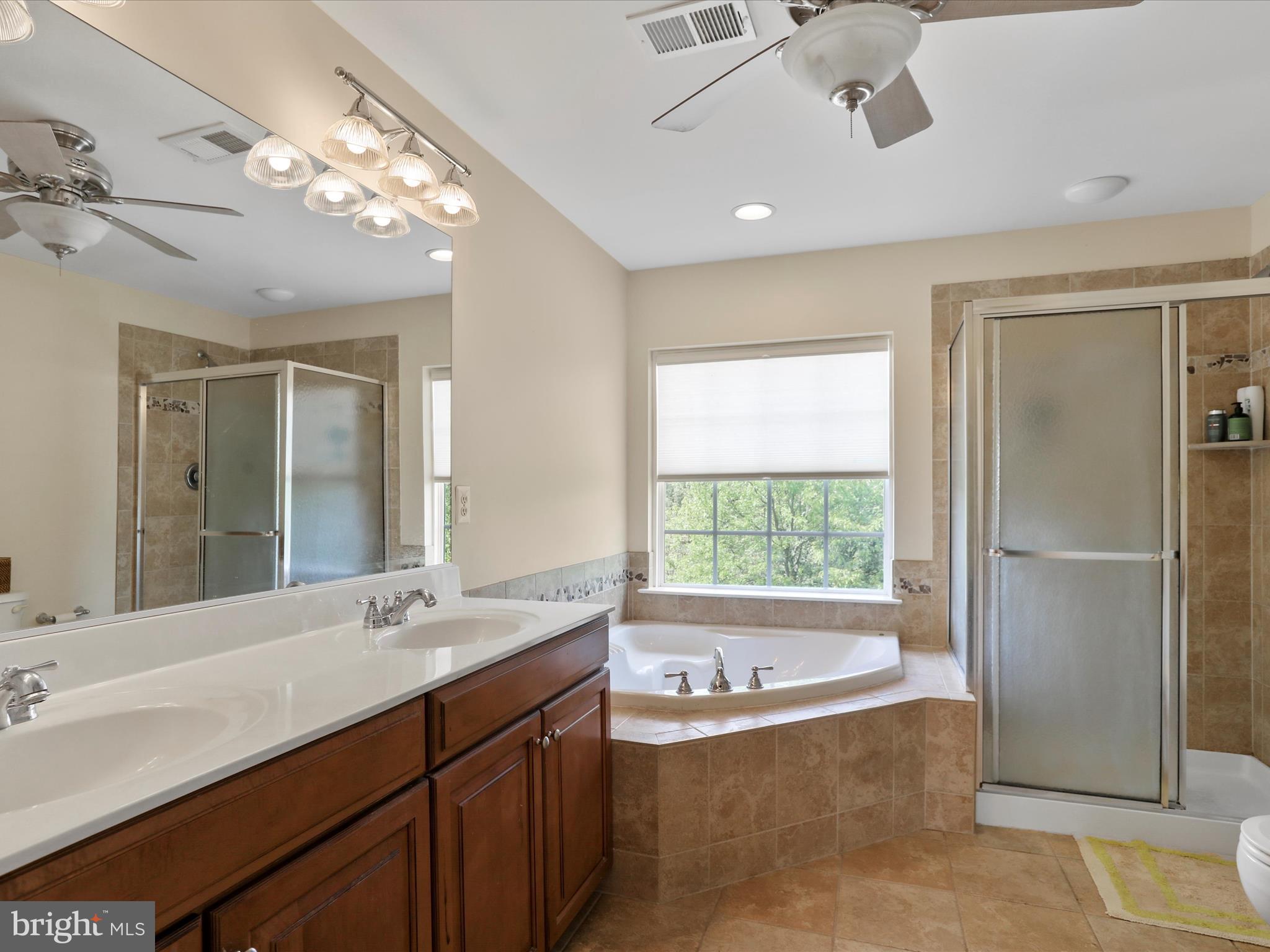 COLONIAL HILLS - Residential