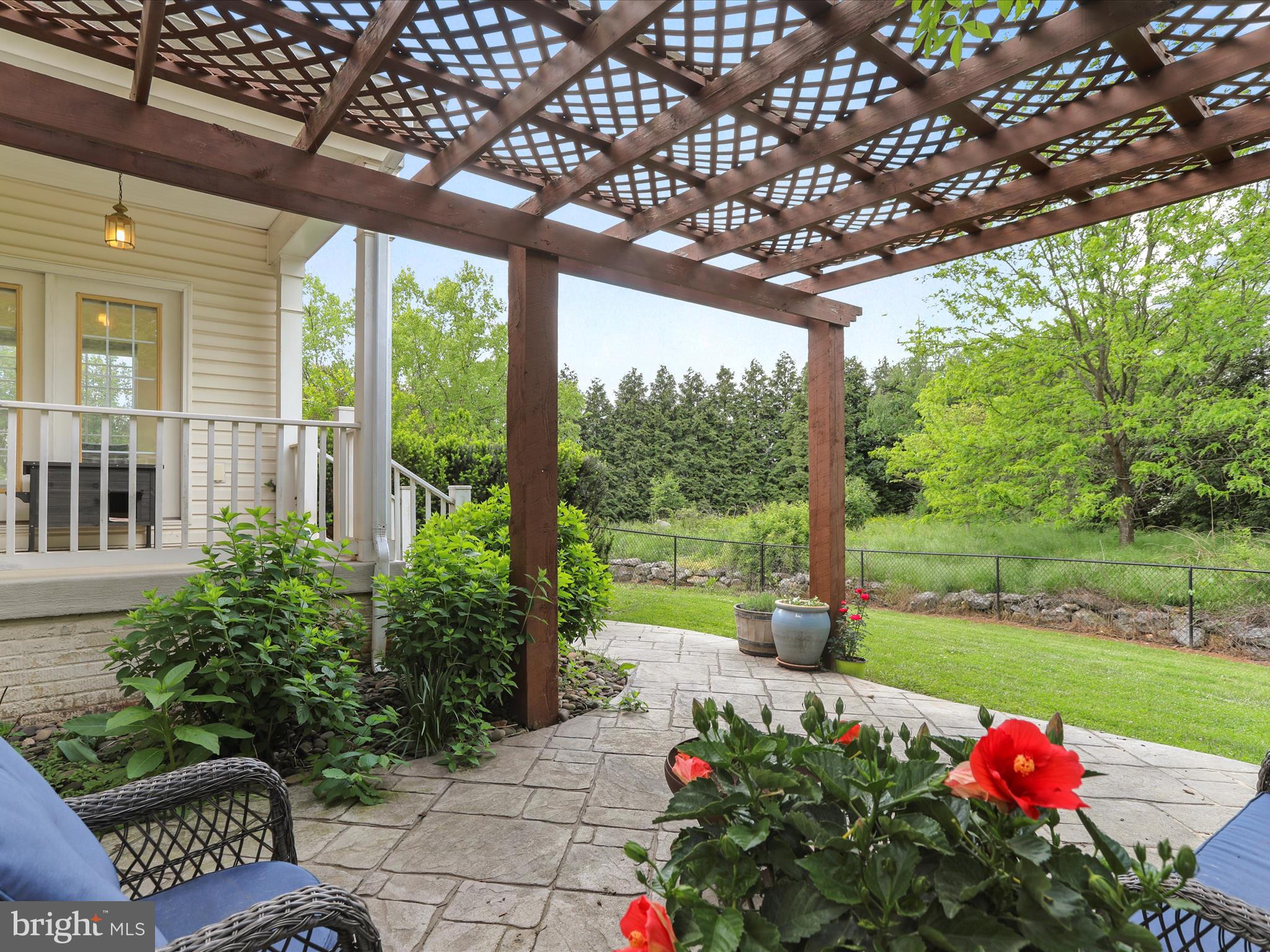 COLONIAL HILLS - Residential