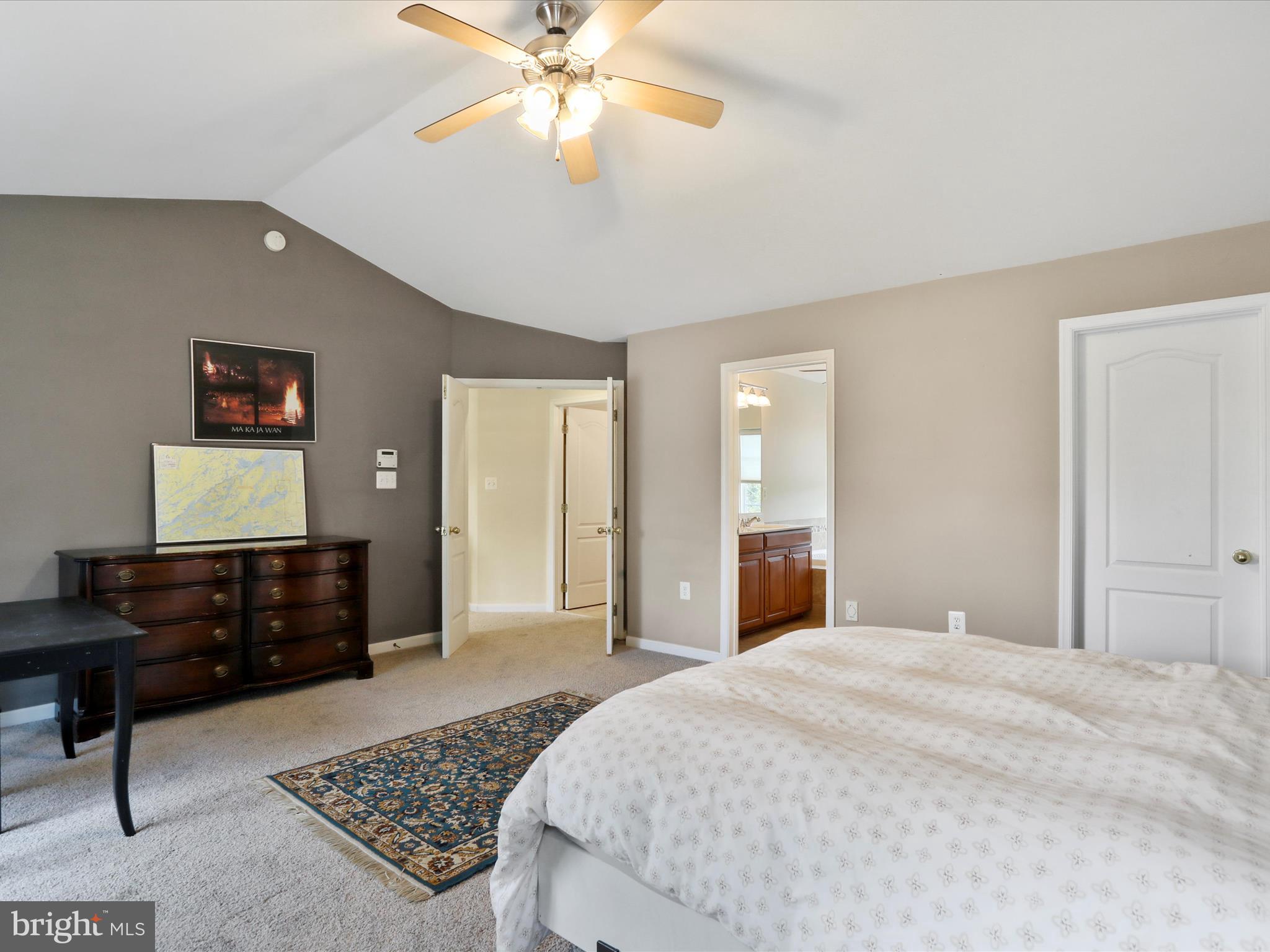 COLONIAL HILLS - Residential