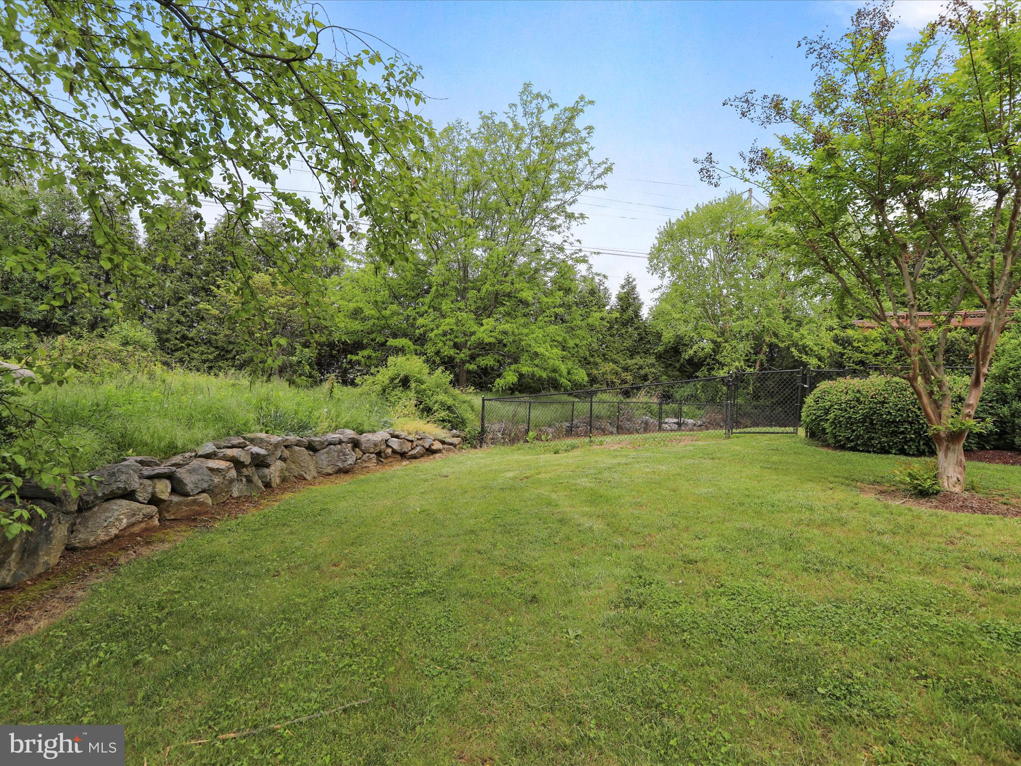 COLONIAL HILLS - Residential