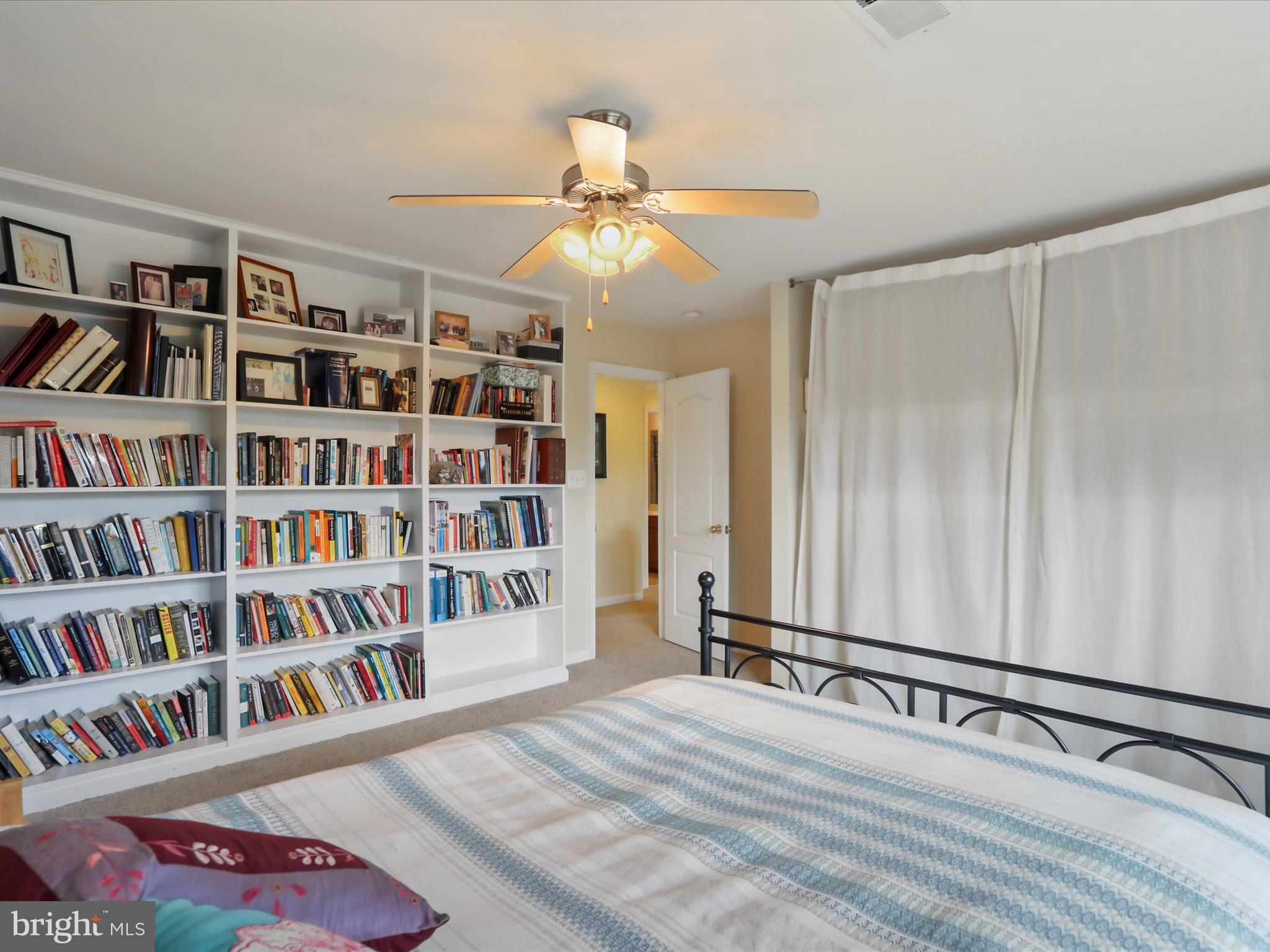 COLONIAL HILLS - Residential