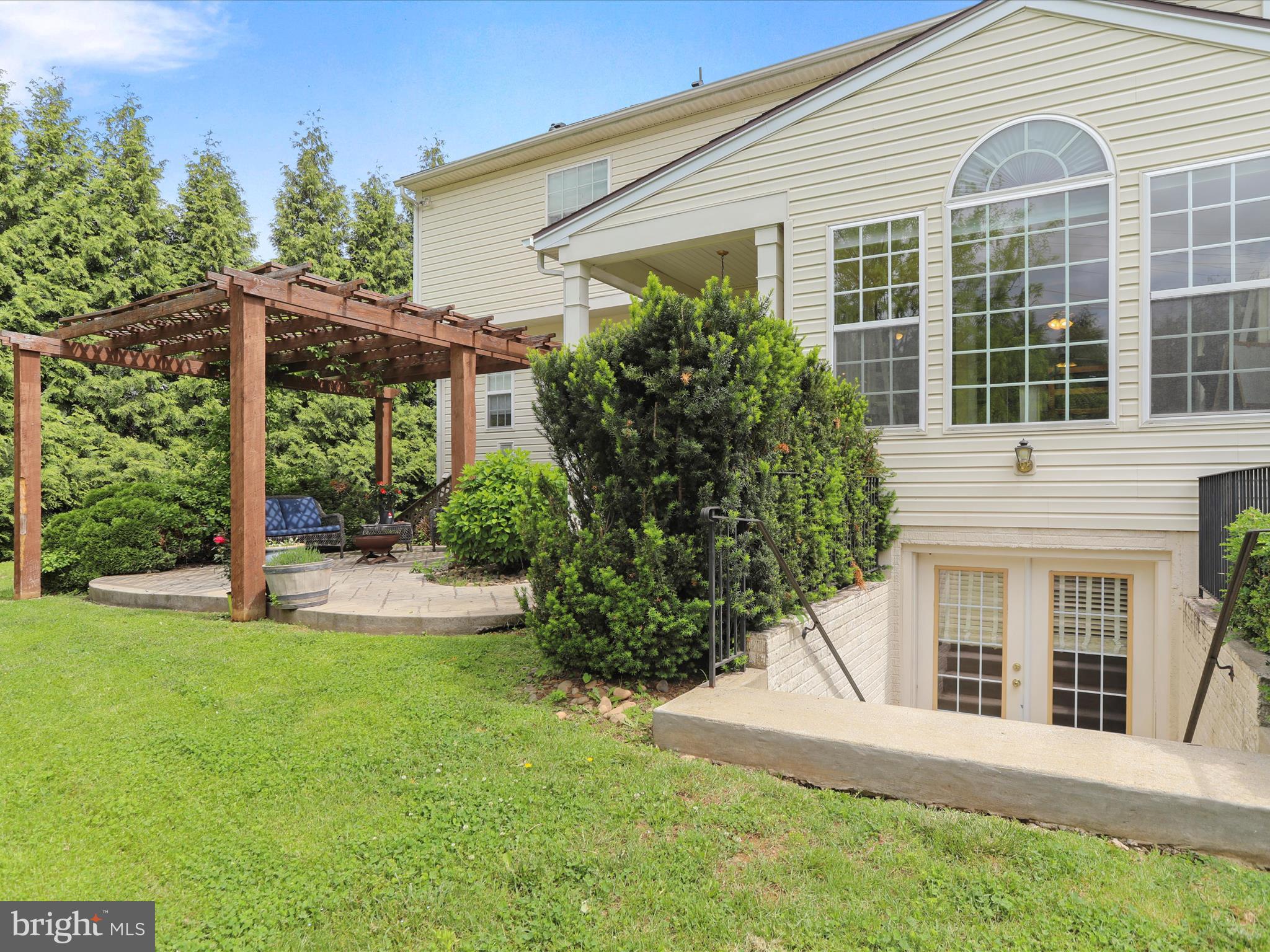 COLONIAL HILLS - Residential