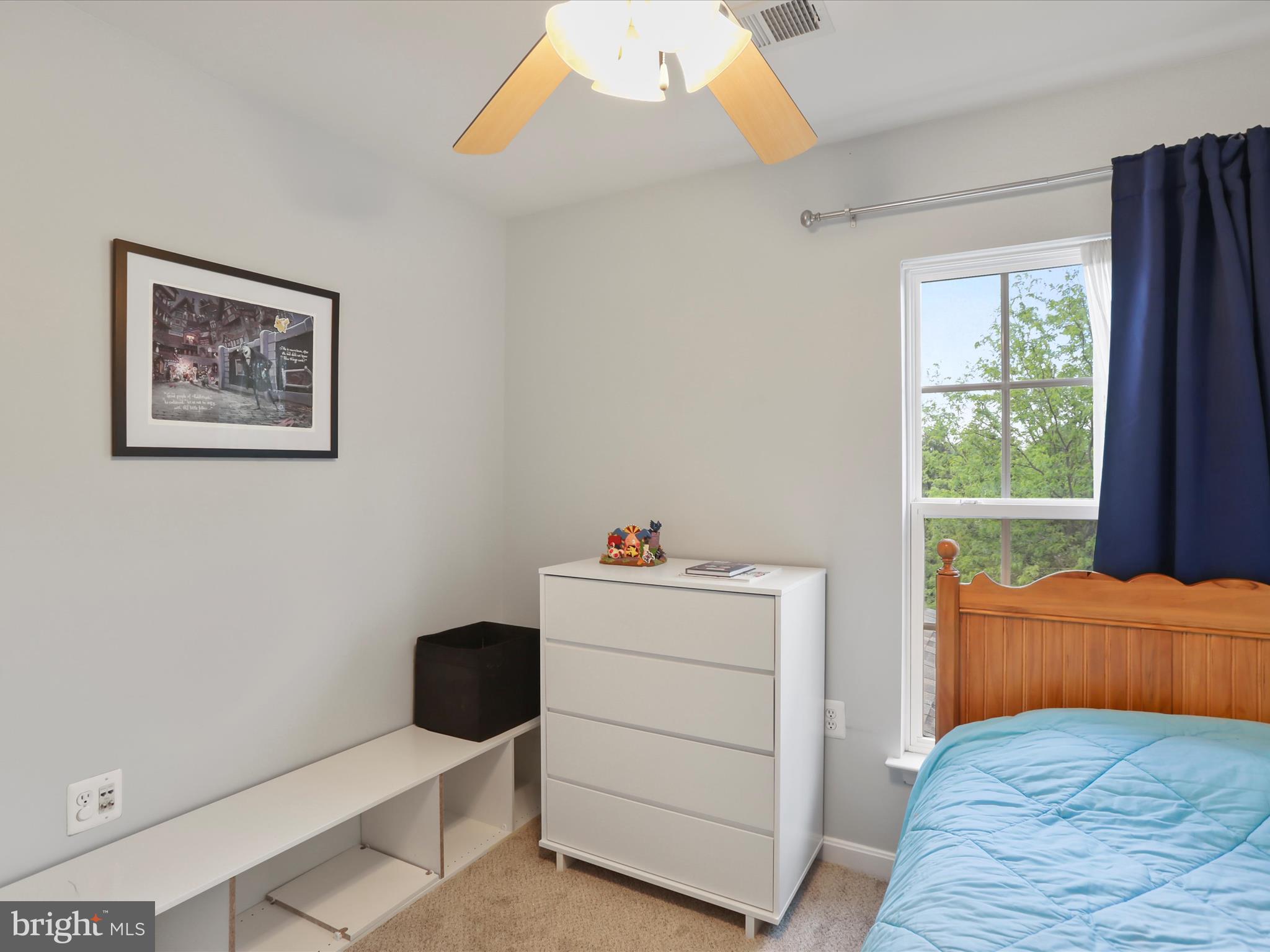 COLONIAL HILLS - Residential