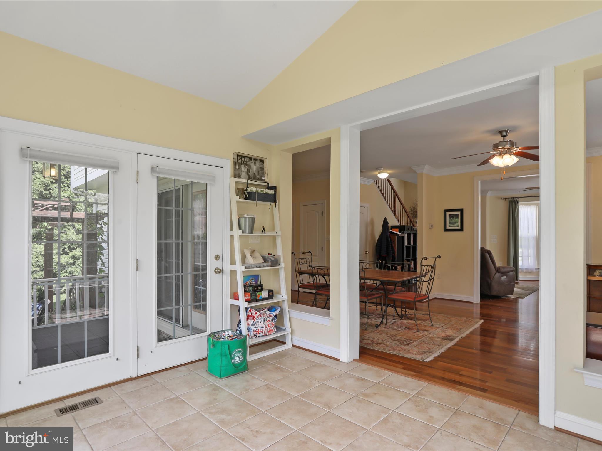 COLONIAL HILLS - Residential