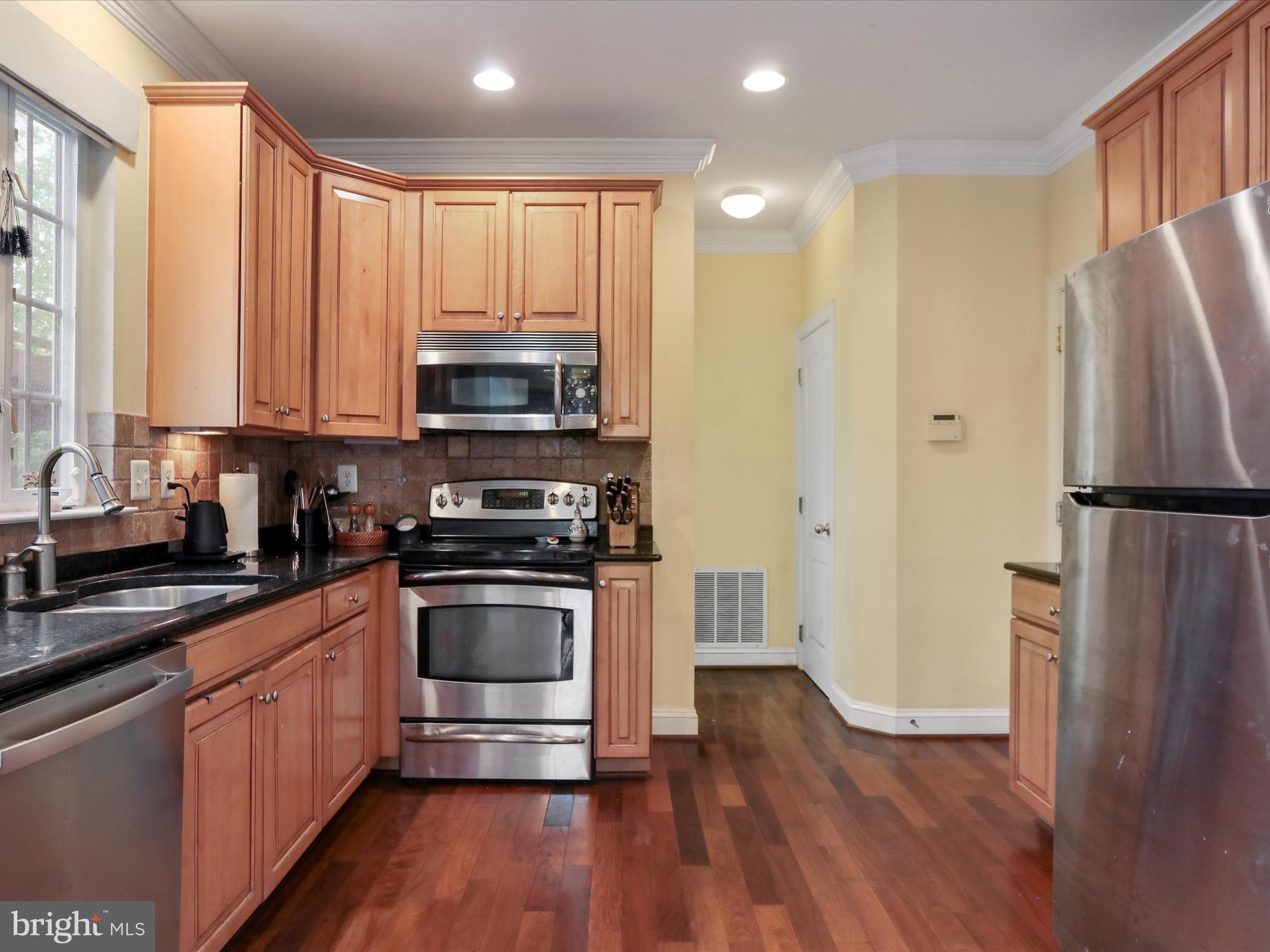 COLONIAL HILLS - Residential