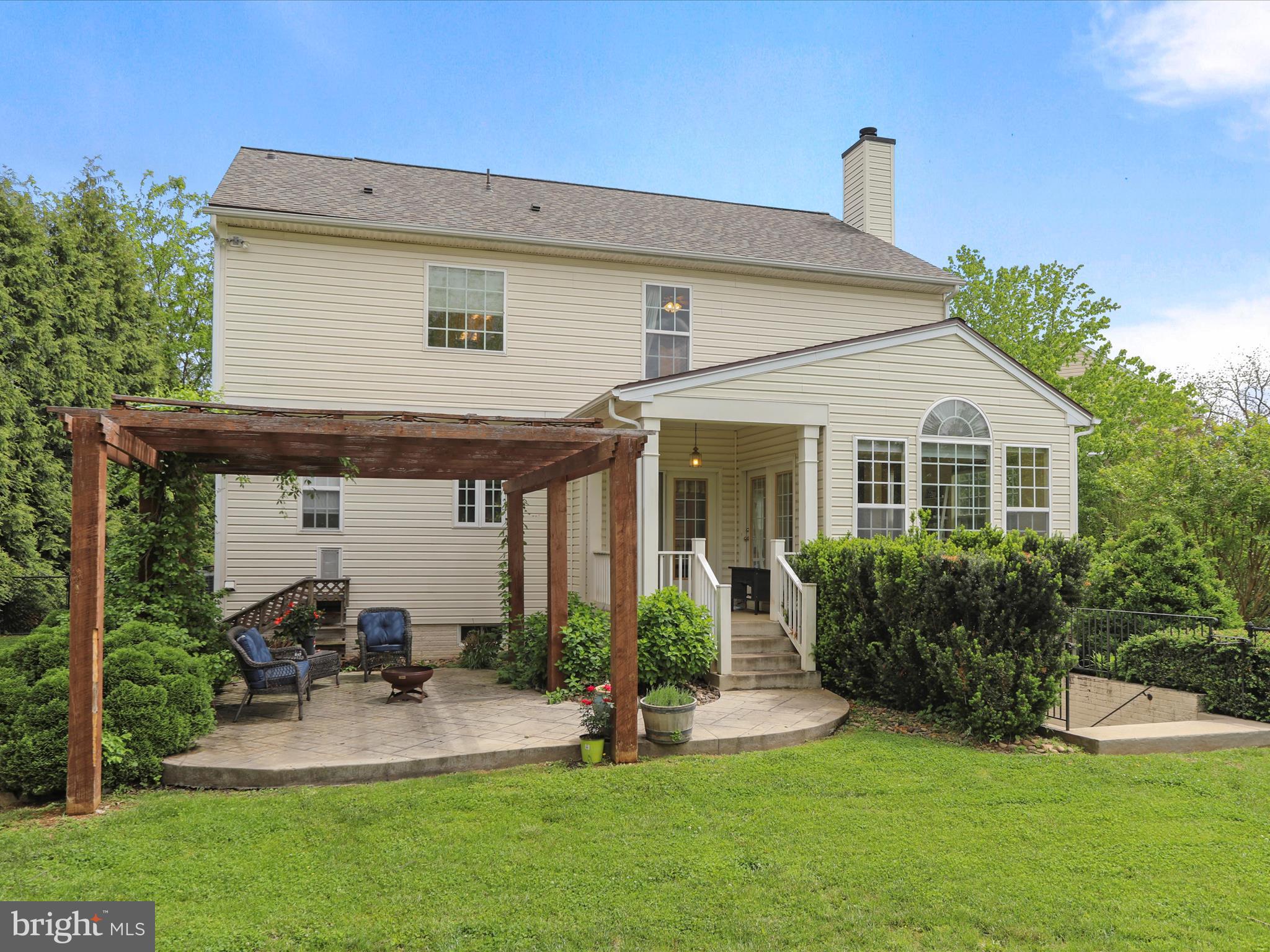 COLONIAL HILLS - Residential