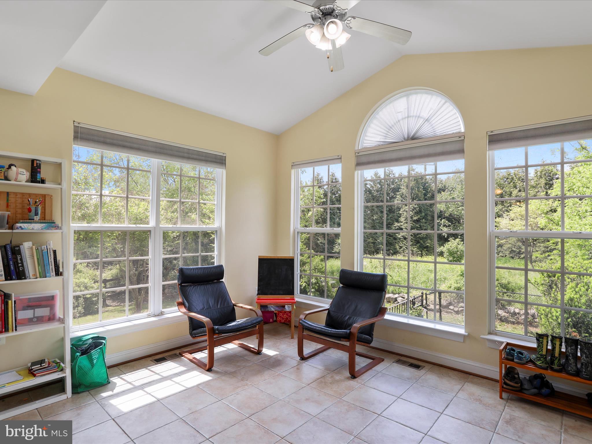 COLONIAL HILLS - Residential