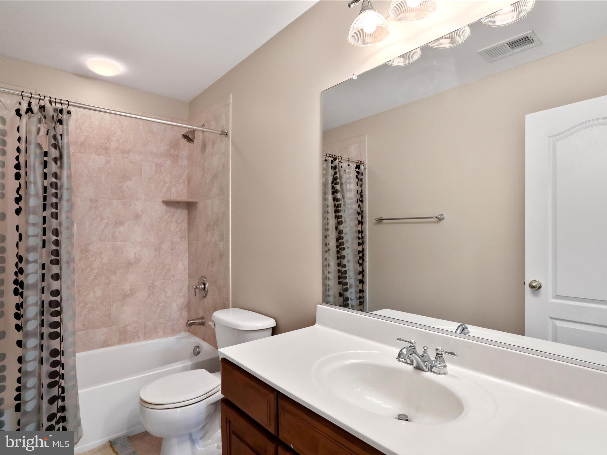 COLONIAL HILLS - Residential