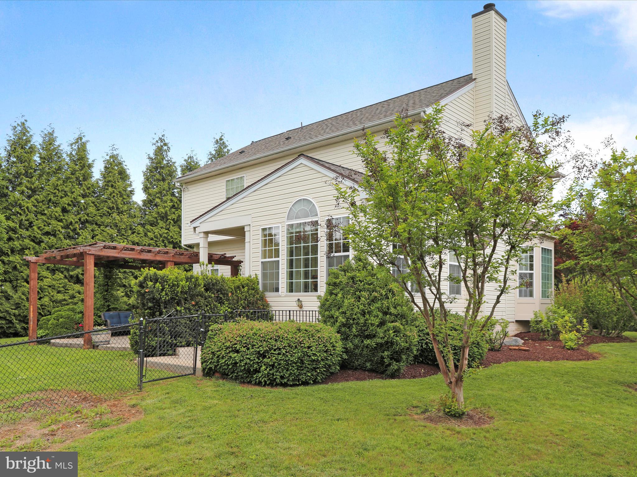 COLONIAL HILLS - Residential