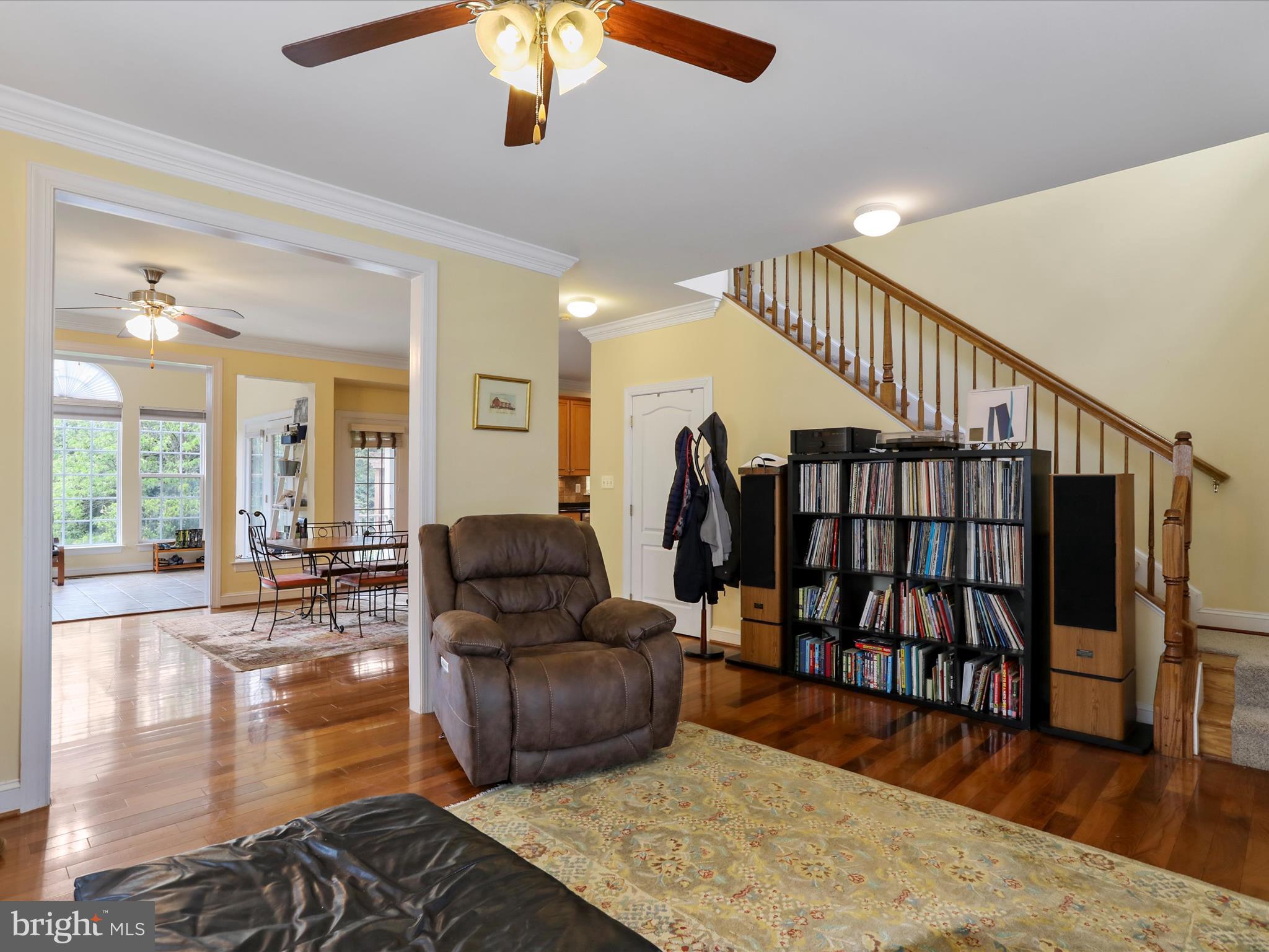 COLONIAL HILLS - Residential