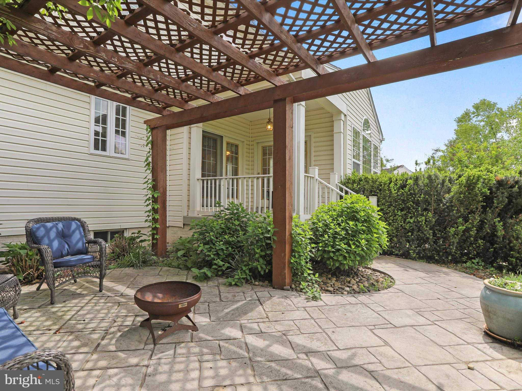 COLONIAL HILLS - Residential