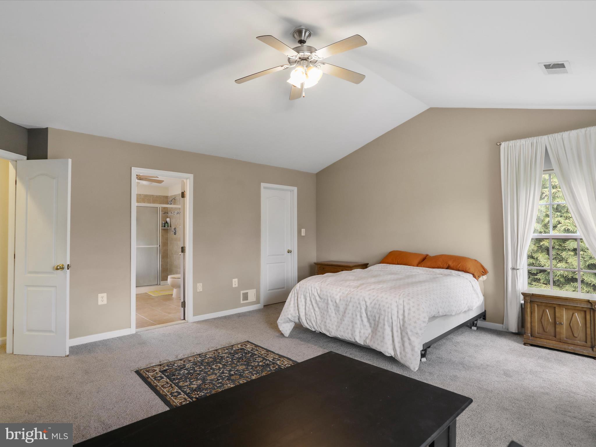 COLONIAL HILLS - Residential