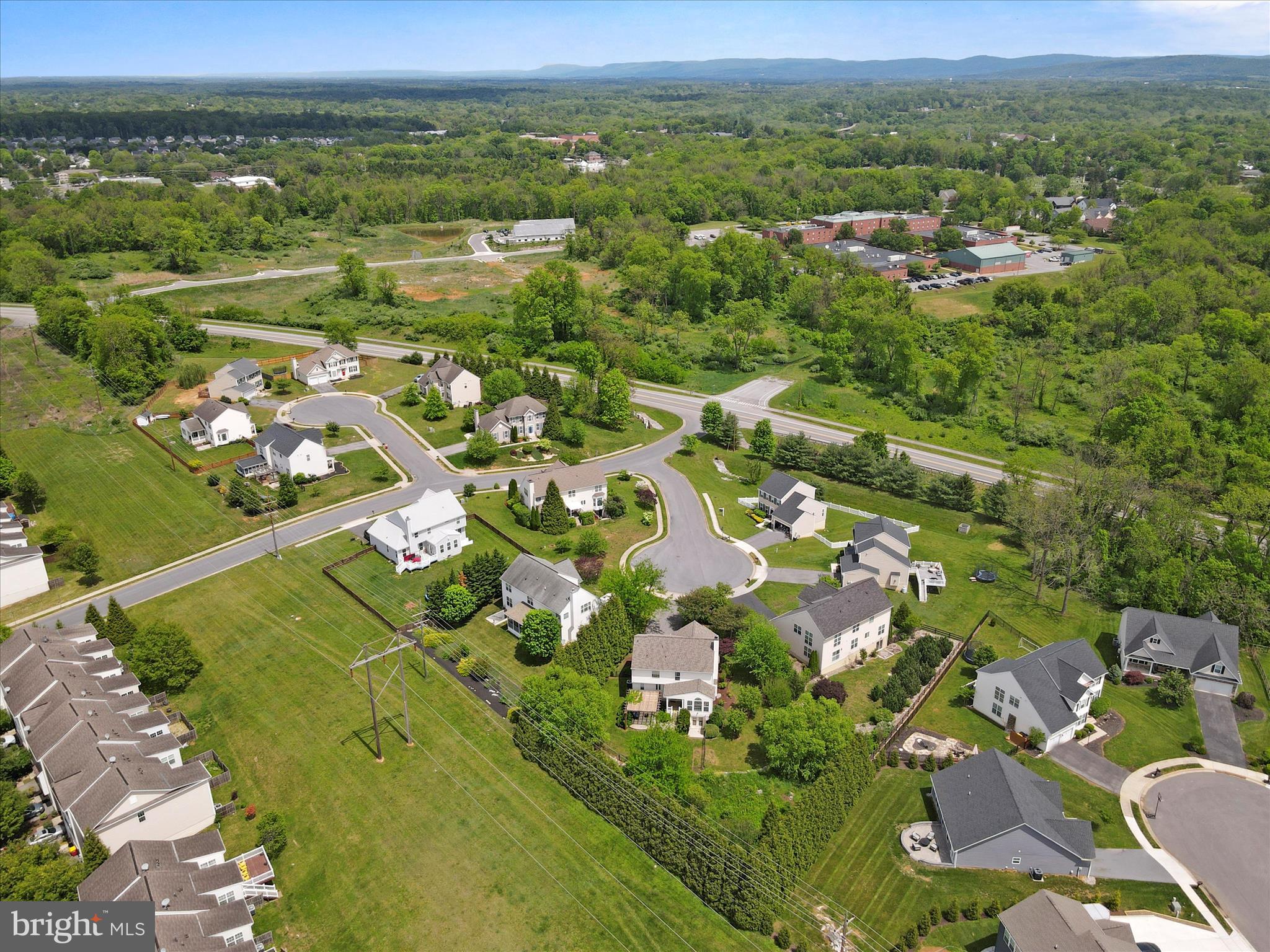 COLONIAL HILLS - Residential