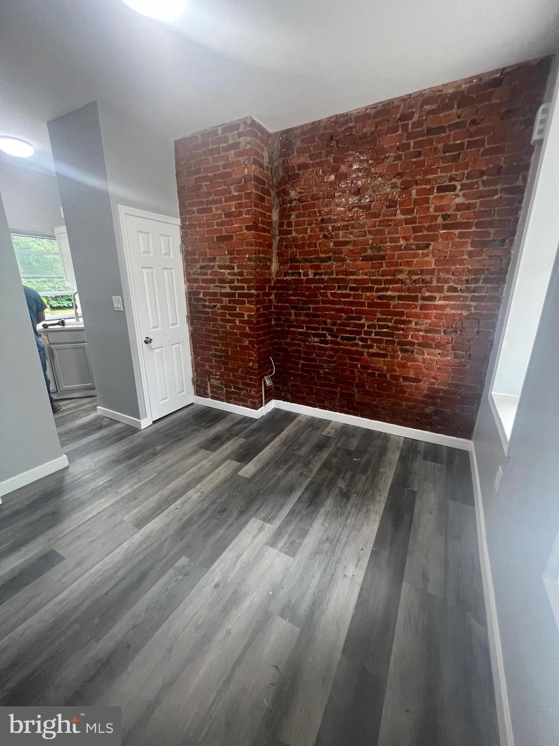 PARKSIDE - Commercial Sale