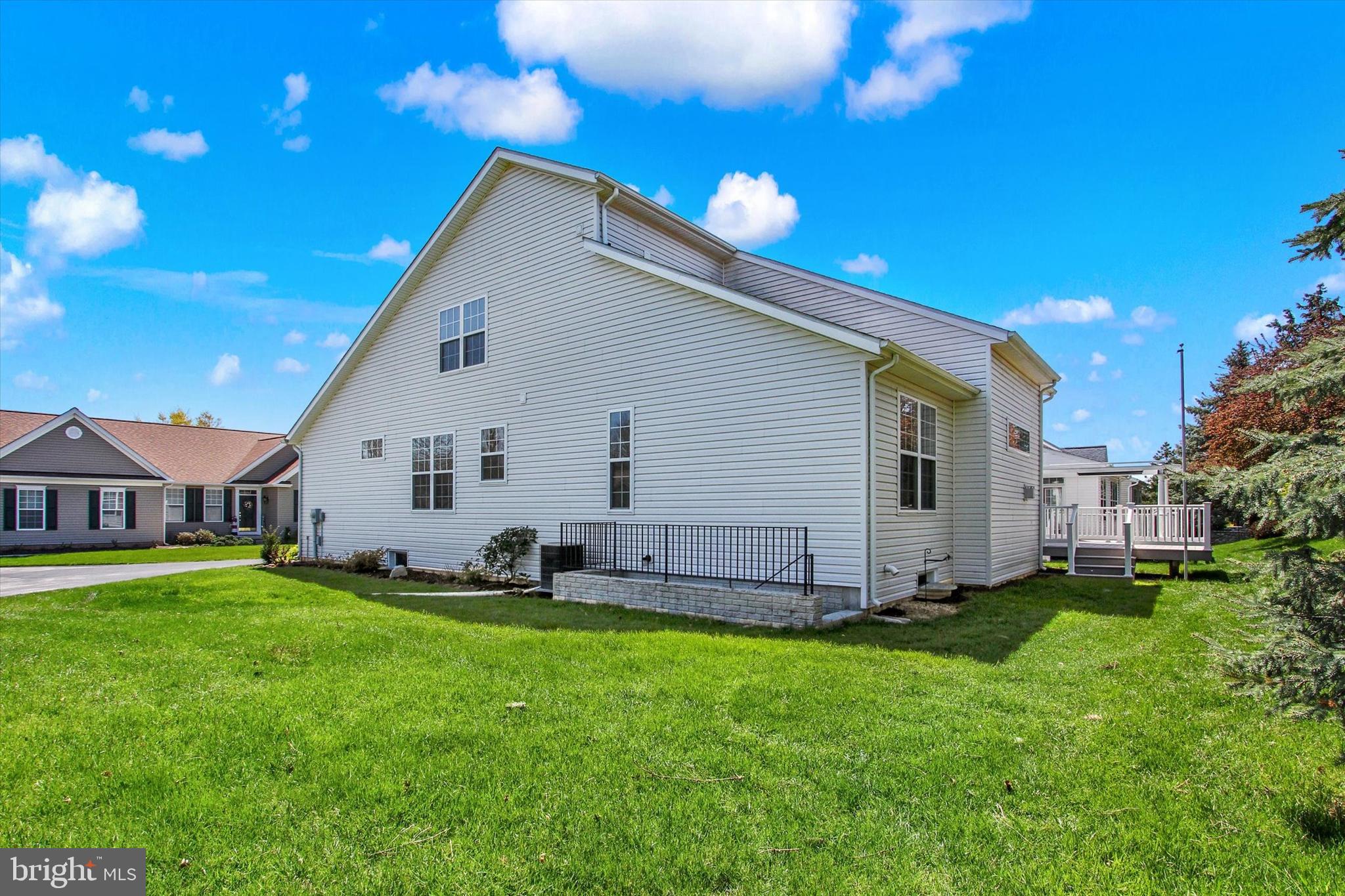 CAMELOT SQUARE - Residential