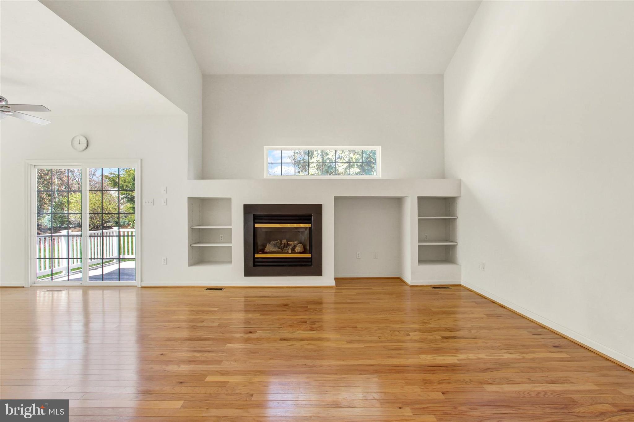 CAMELOT SQUARE - Residential