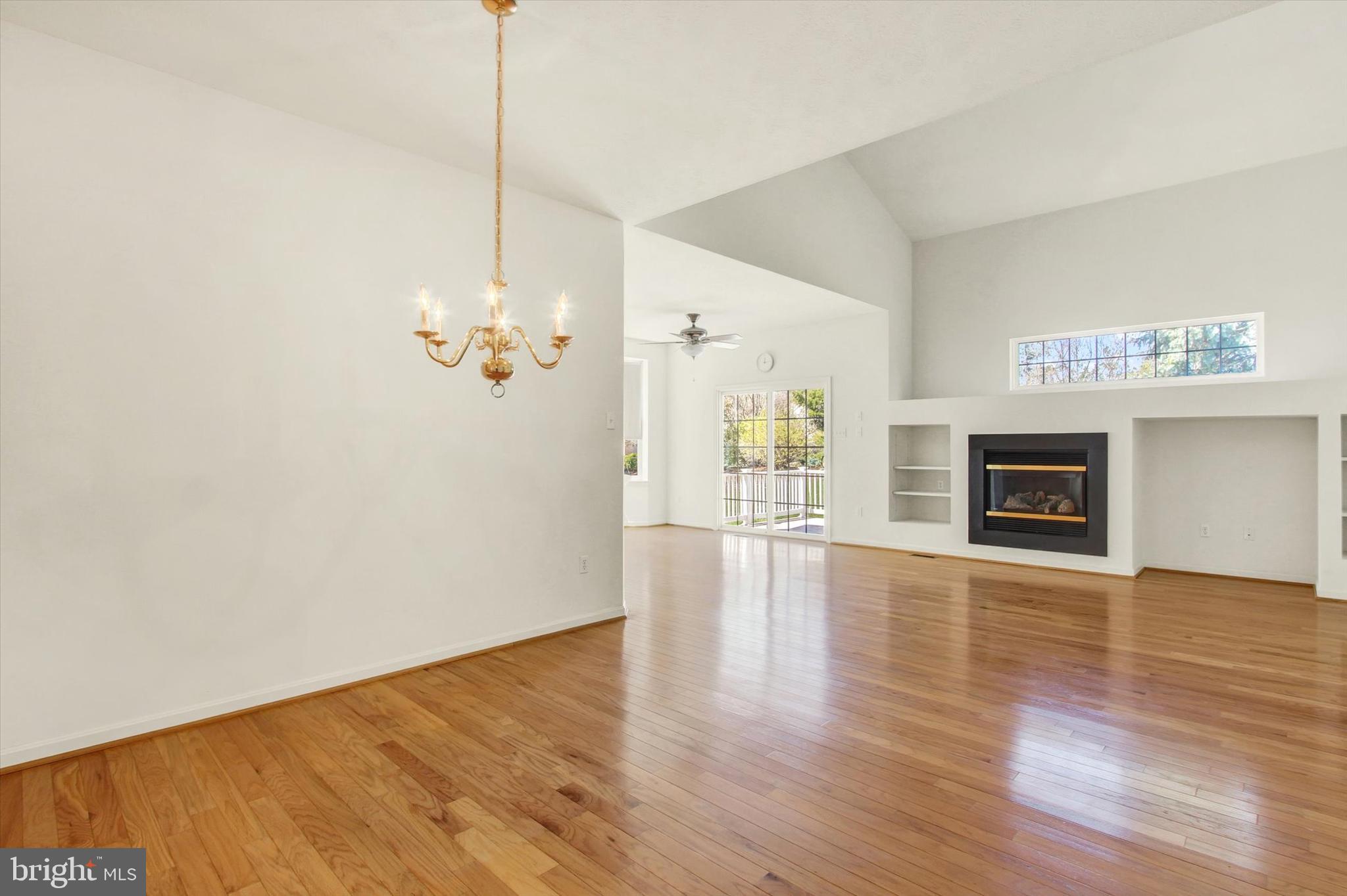 CAMELOT SQUARE - Residential