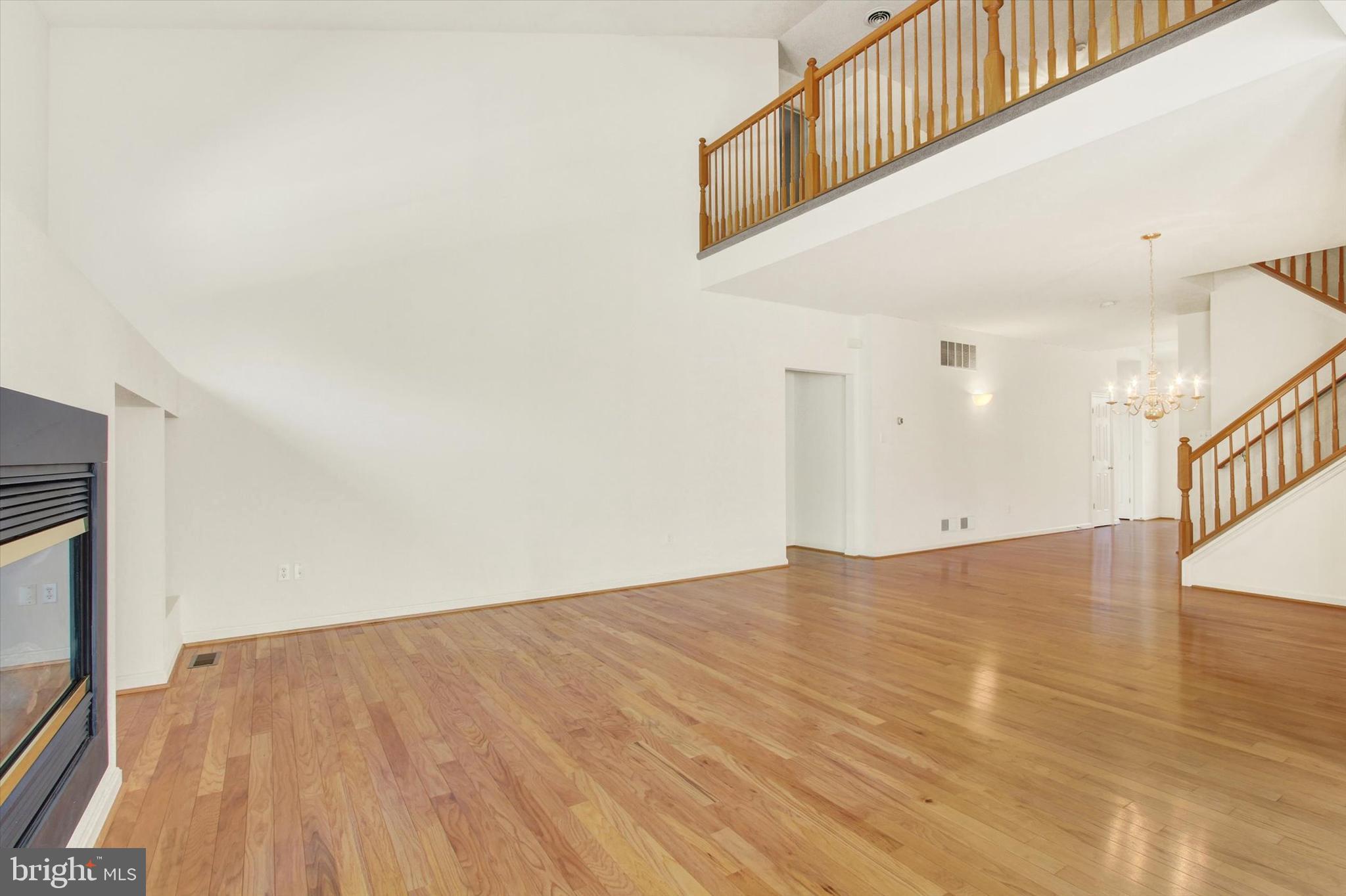 CAMELOT SQUARE - Residential