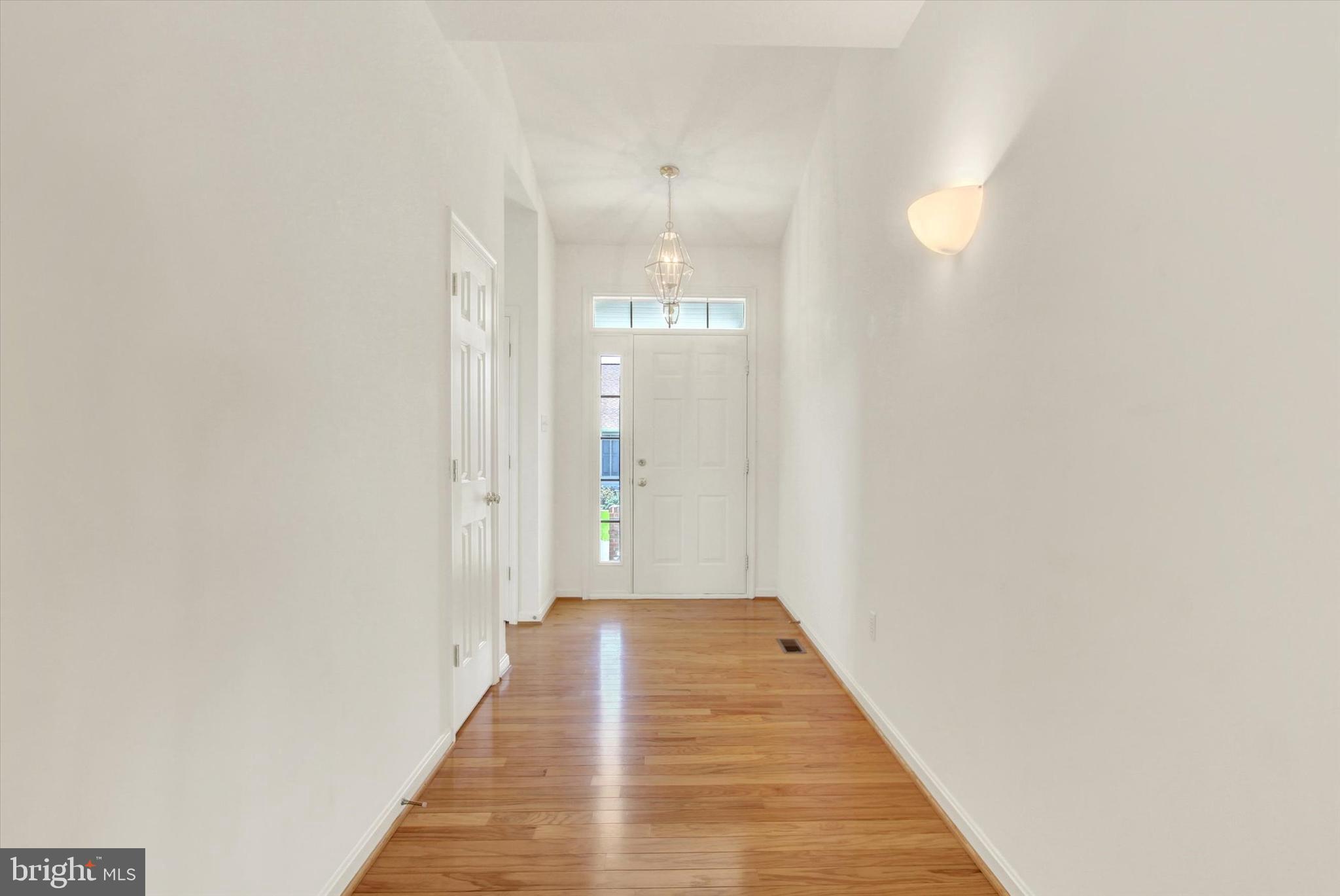 CAMELOT SQUARE - Residential