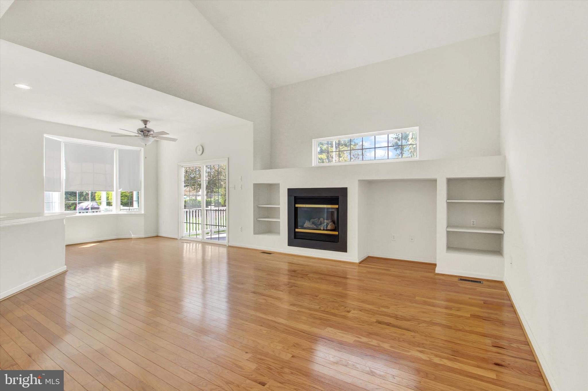 CAMELOT SQUARE - Residential