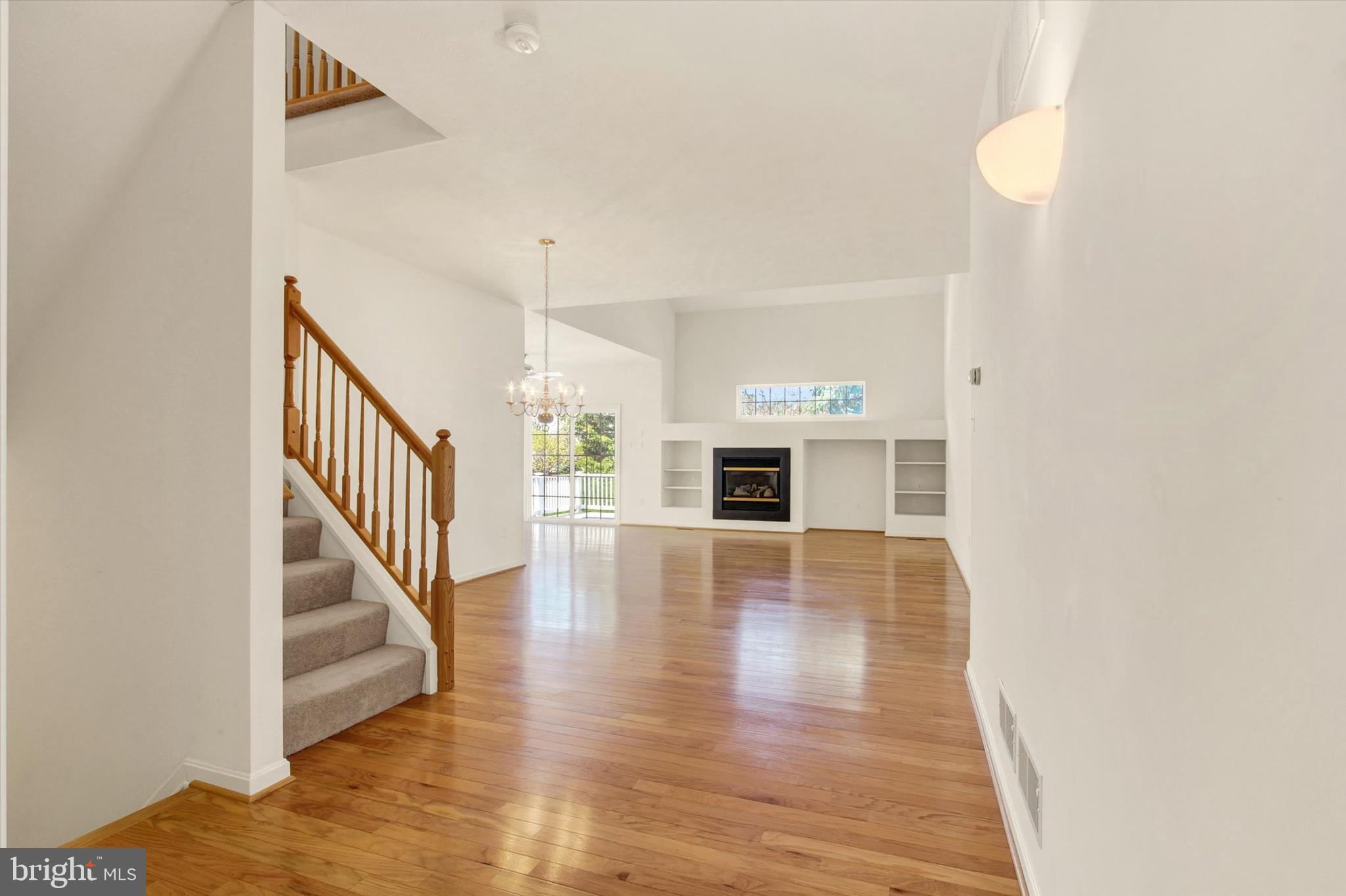 CAMELOT SQUARE - Residential