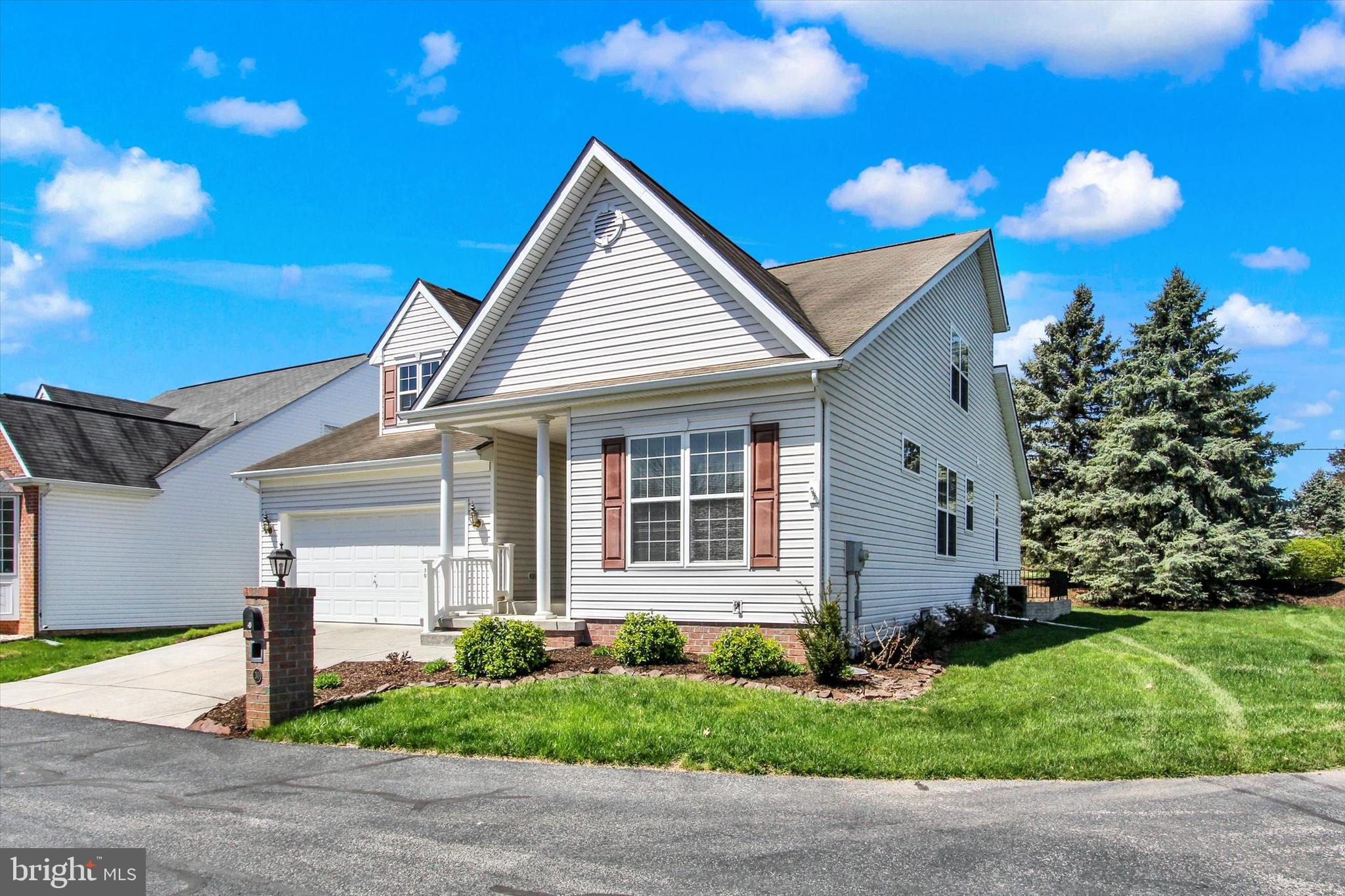 CAMELOT SQUARE - Residential