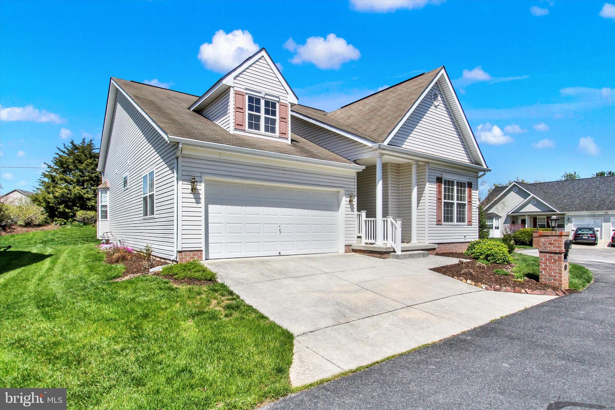 CAMELOT SQUARE - Residential