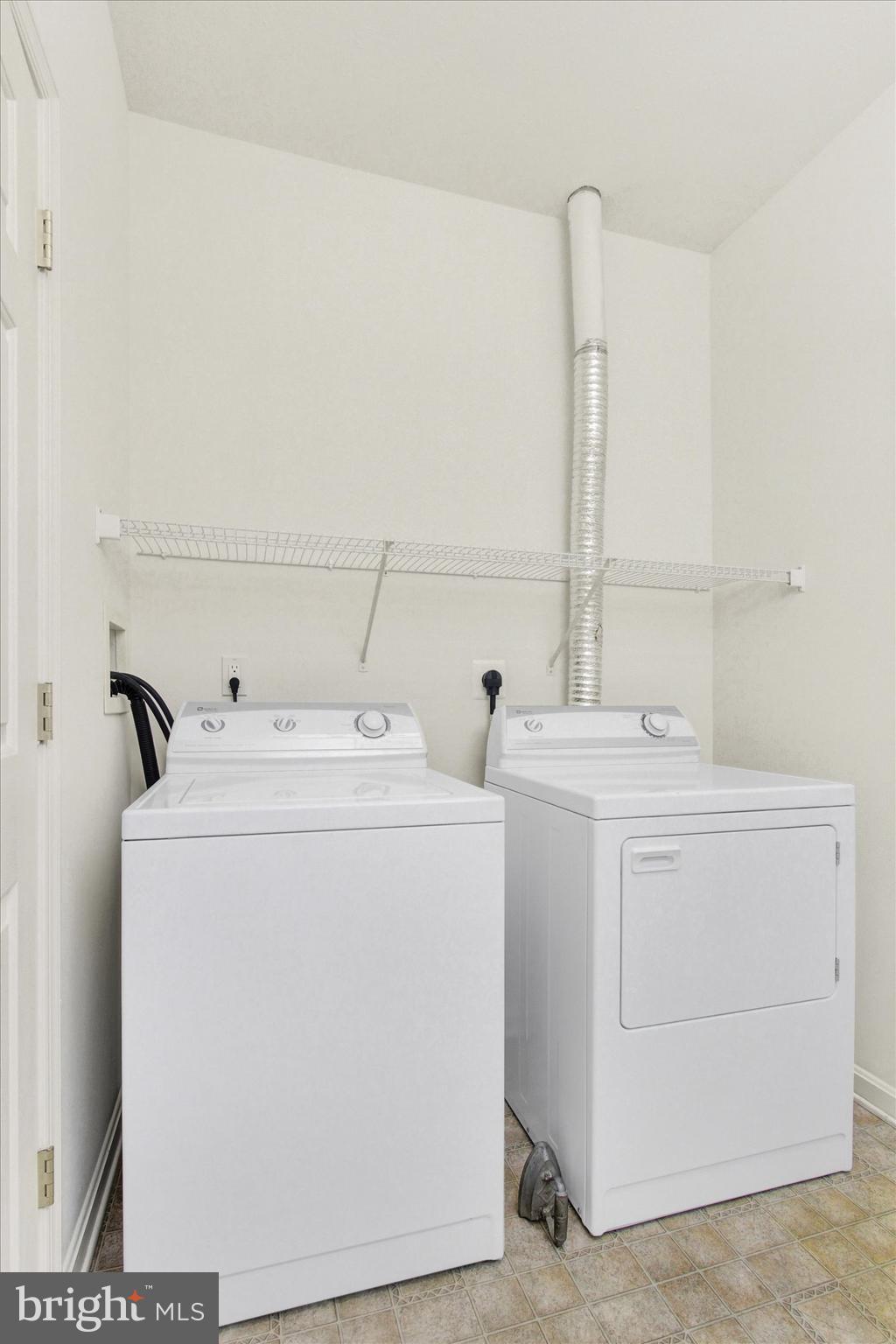 CAMELOT SQUARE - Residential