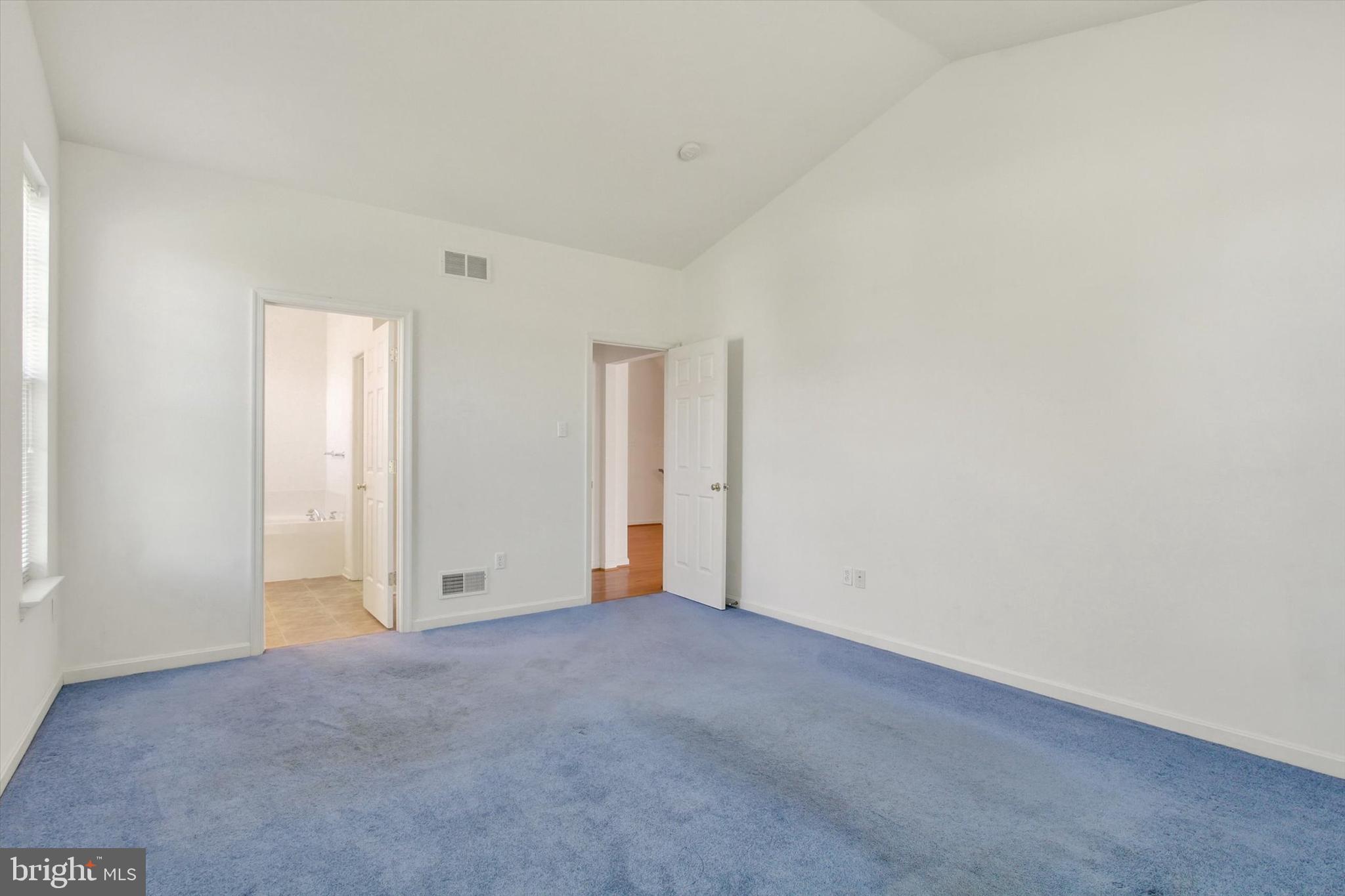 CAMELOT SQUARE - Residential