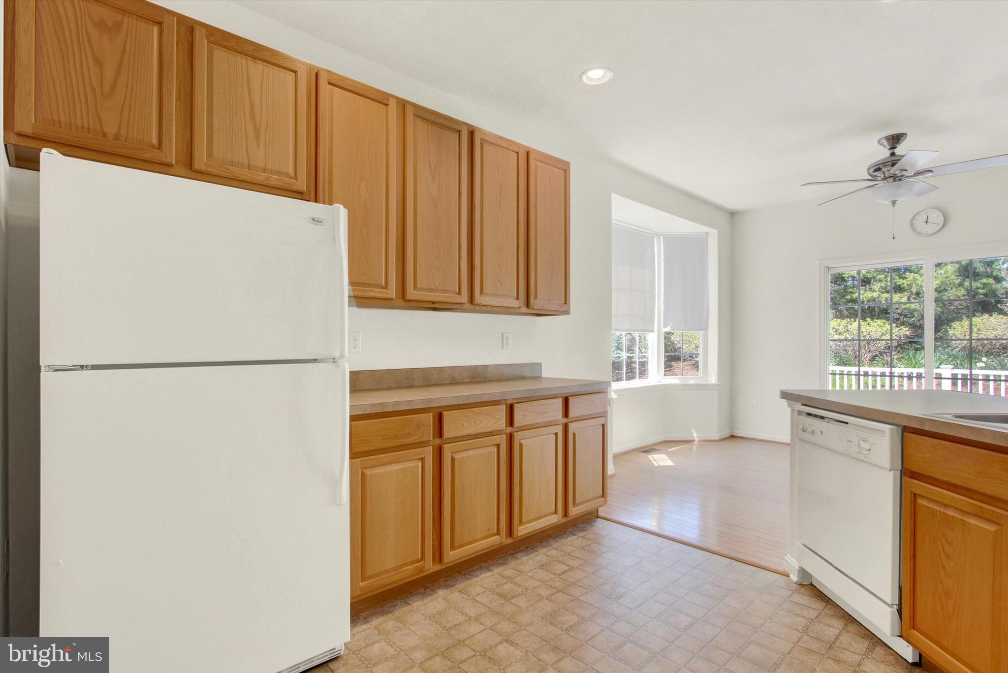 CAMELOT SQUARE - Residential