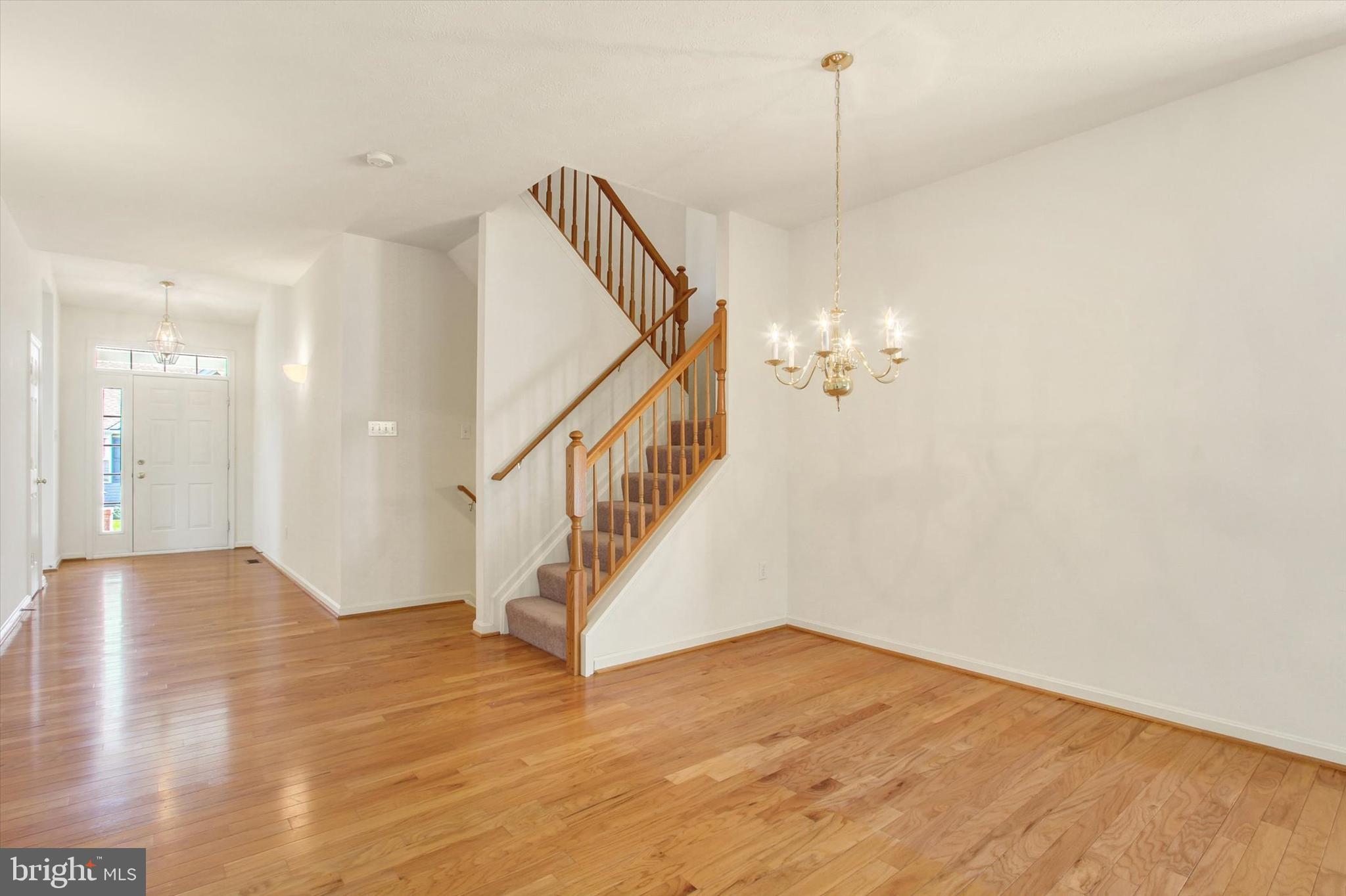 CAMELOT SQUARE - Residential