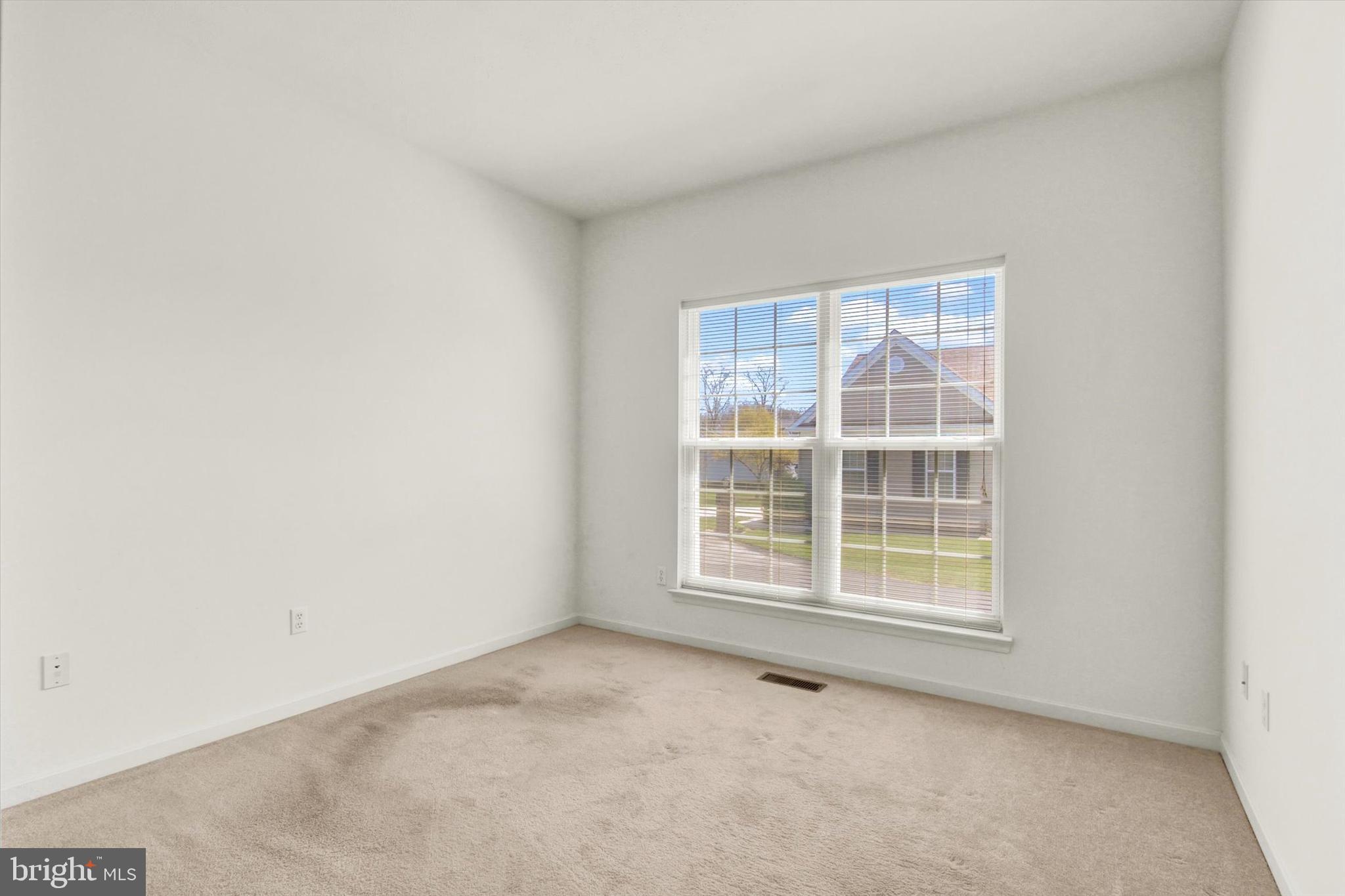 CAMELOT SQUARE - Residential