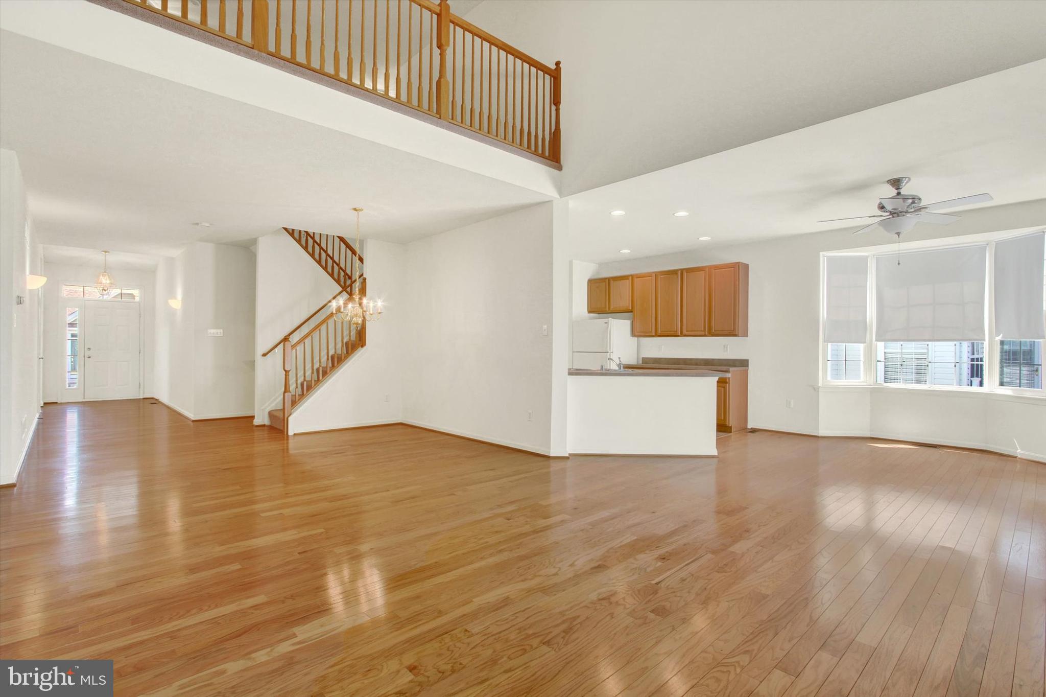 CAMELOT SQUARE - Residential