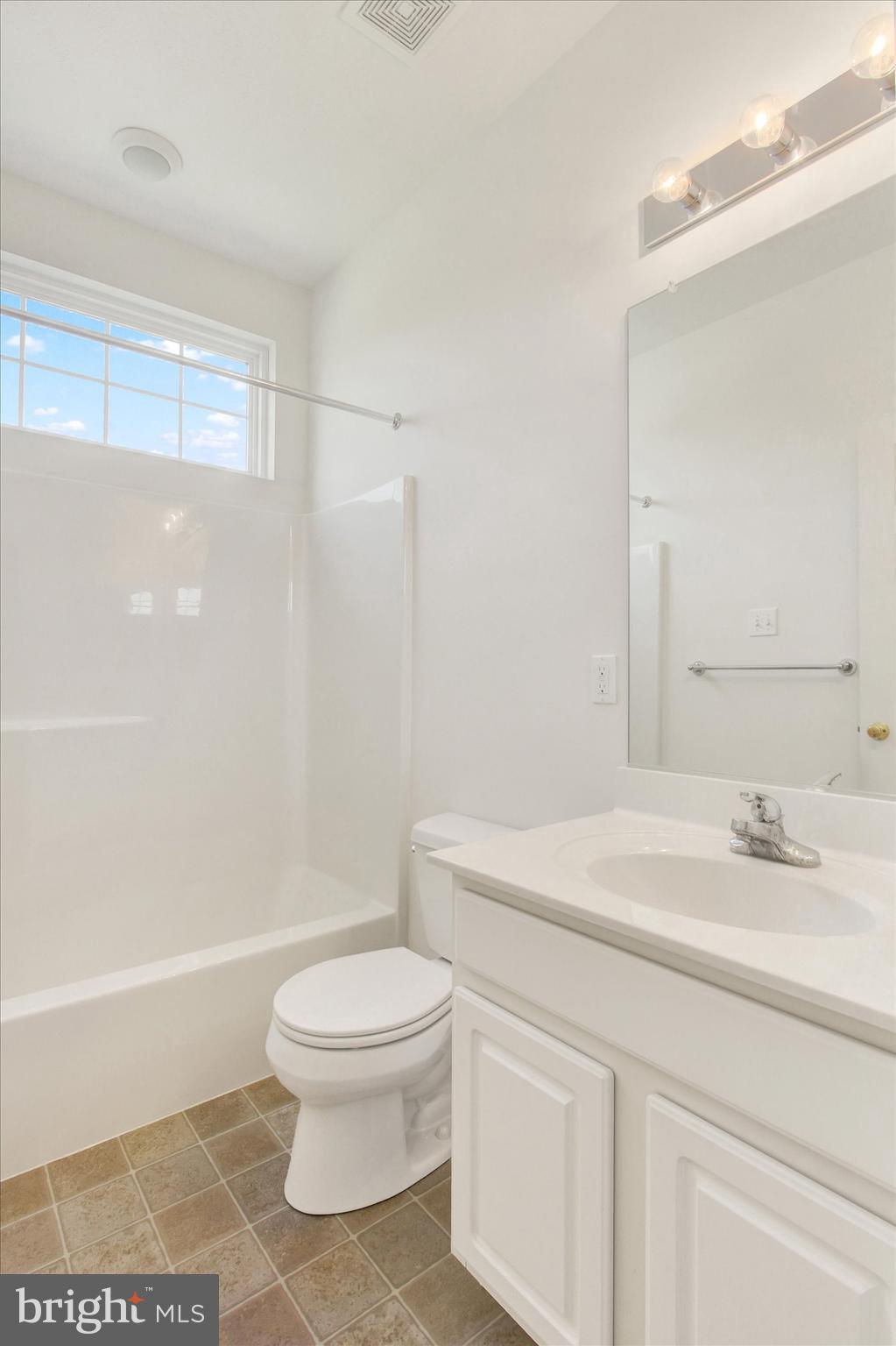 CAMELOT SQUARE - Residential